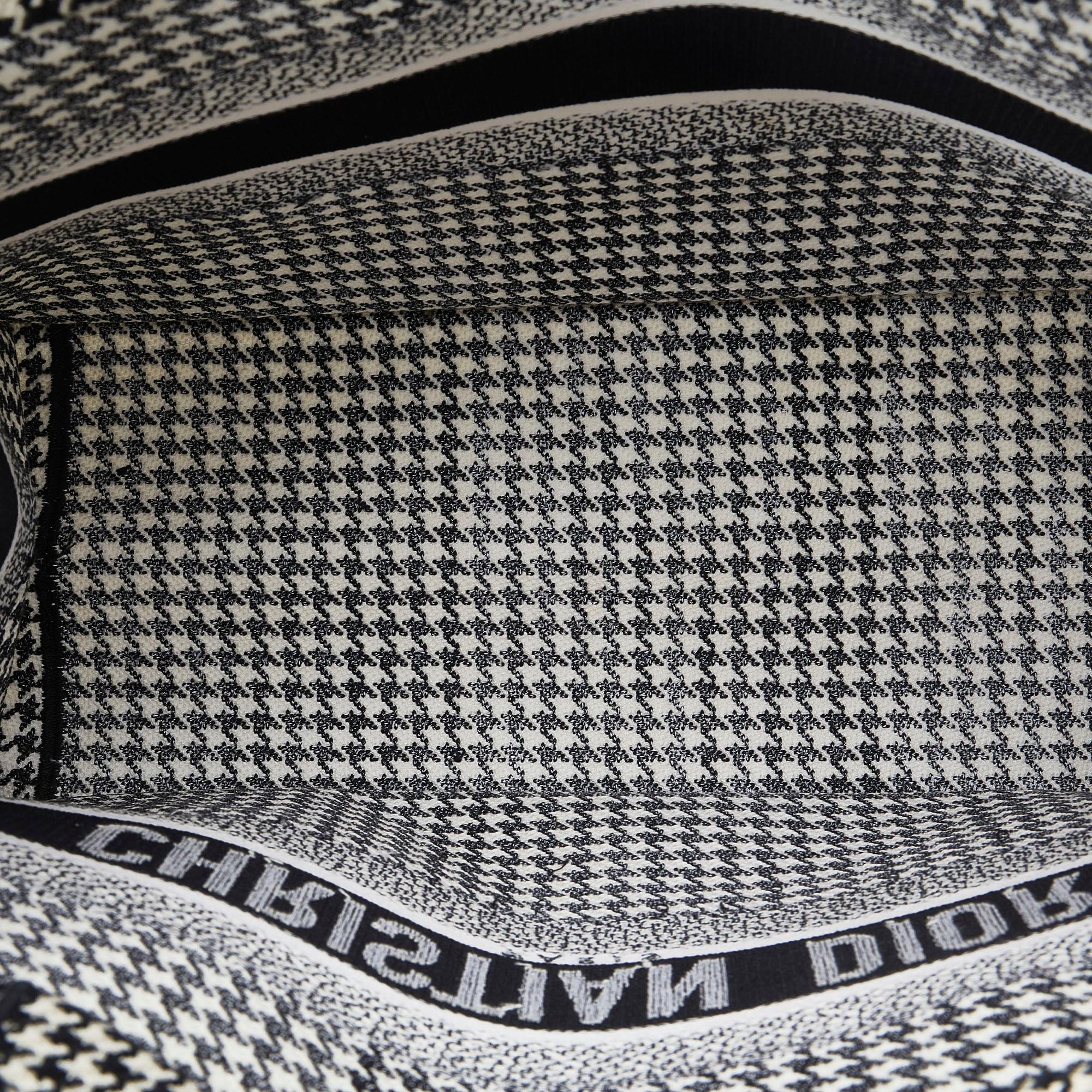 Dior Medium Houndstooth Embroidered Book Tote (SHG-AoRUVr)