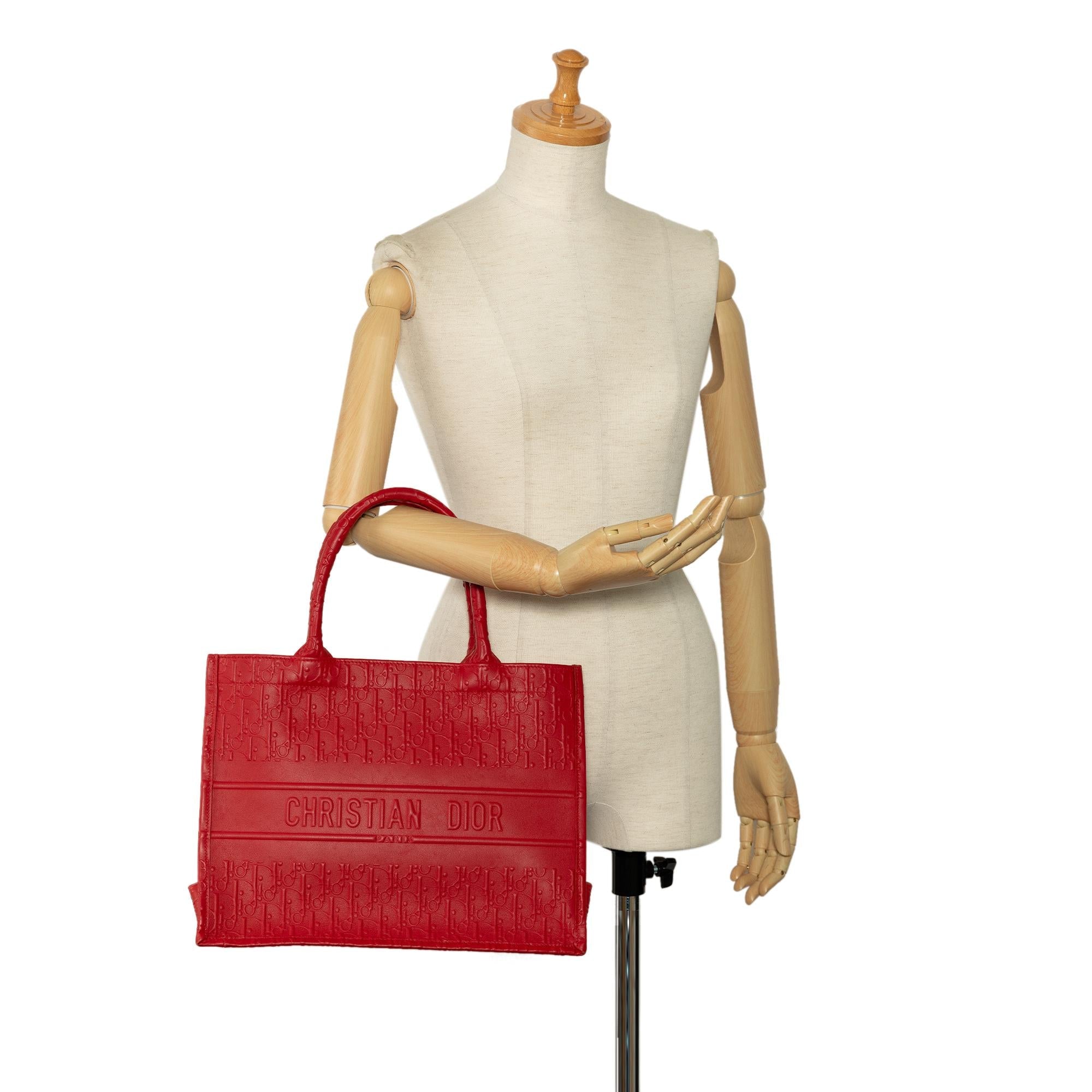 Dior Medium Oblique Embossed Leather Book Tote (SHG-iqfn3c)