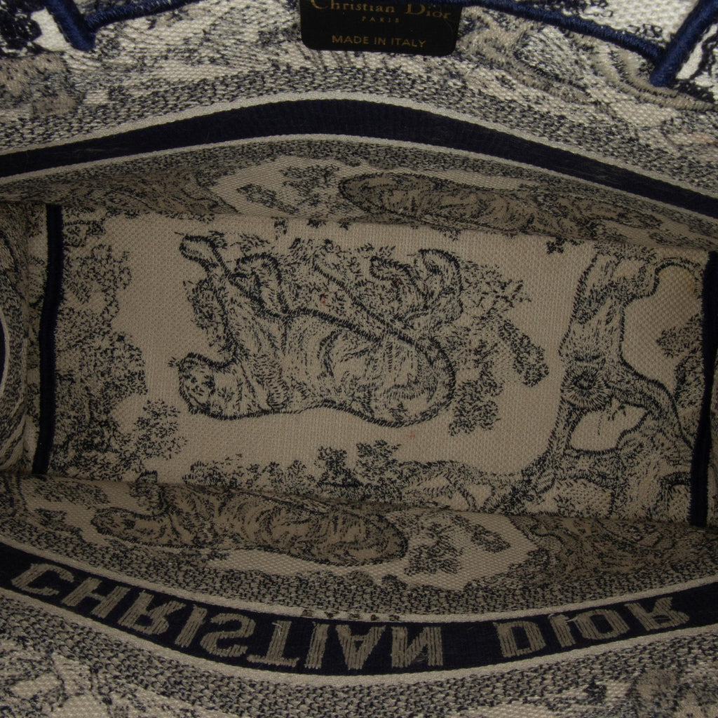 Dior Medium Toile de Jouy Book Tote (SHG-gY64Wb)