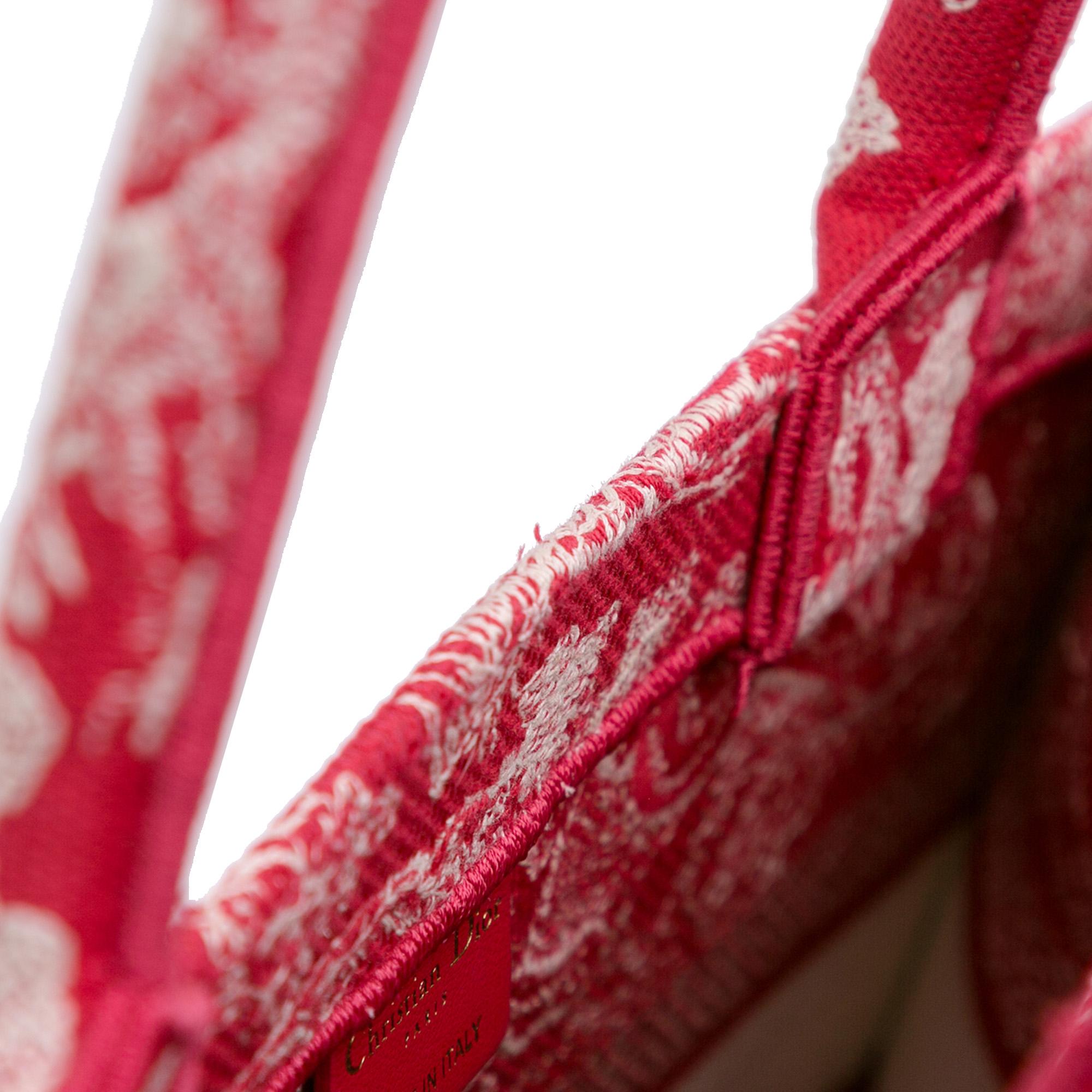 Dior Medium Toile de Jouy Book Tote (SHG-mg1ozt)