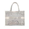 Dior Medium Toile de Jouy Reverse Embroidered Book Tote (SHG-OWlz7x)