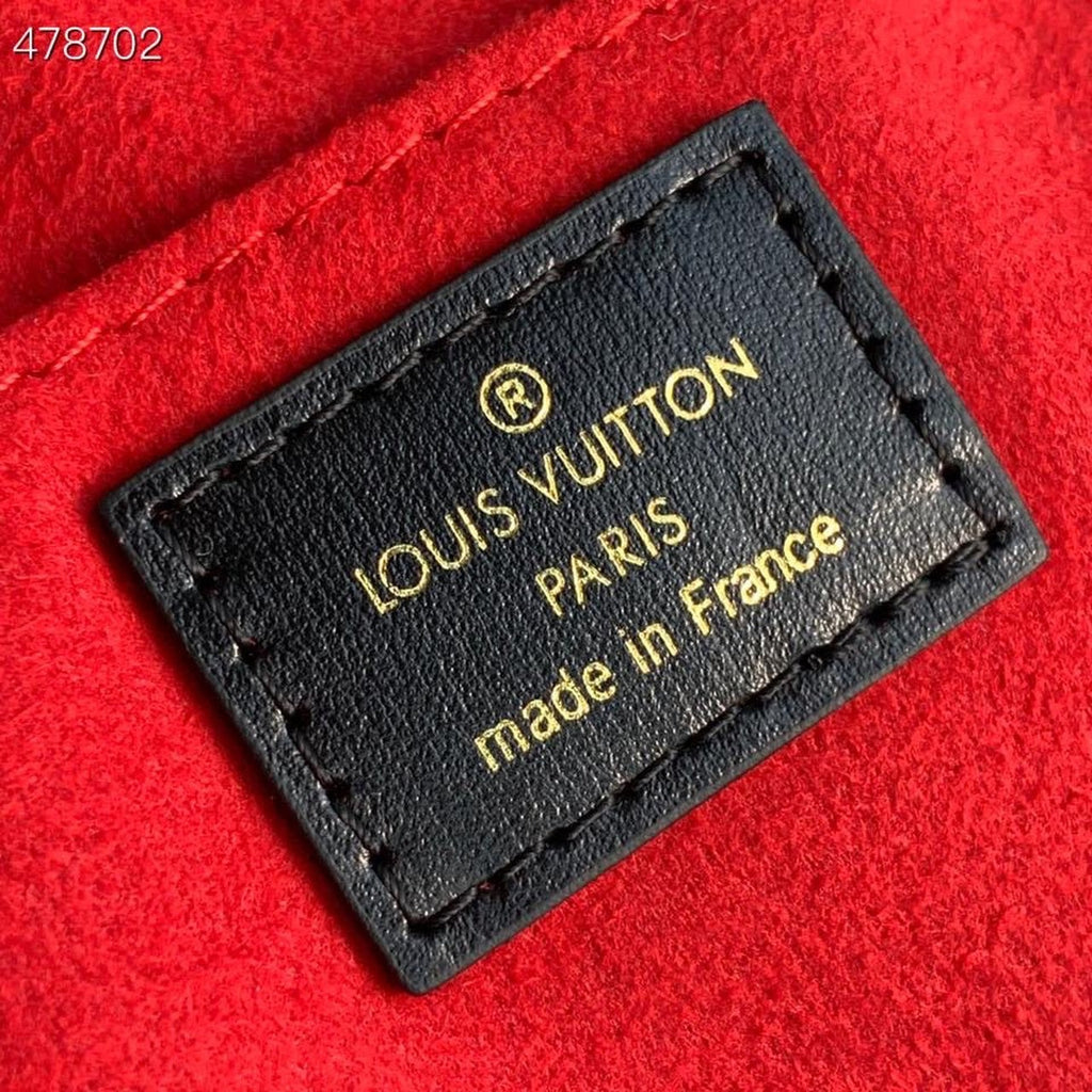 Louis Vuitton Petit Sac Plat Fall In Love Monogram Canvas For Women, WoBags, Shoulder And Crossbody Bags 6.7in/17cm Louis Vuitton M80839