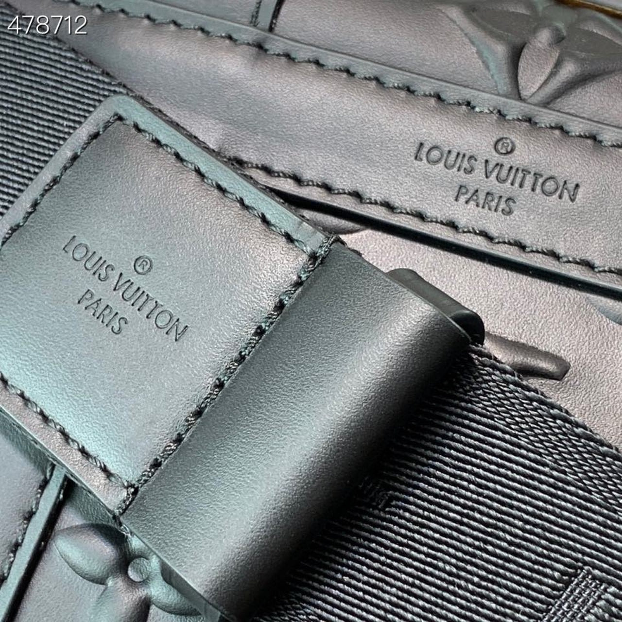 Louis Vuitton Trunk Slingbag Monogram Seal Black For Men, Bags, Crossbody Bags 8.1in/20.5cm Louis Vuitton M57952