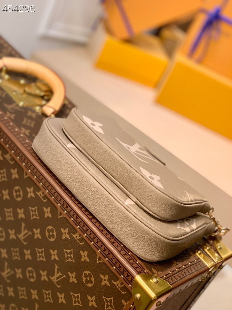 Louis Vuitton Multi Pochette AcGLAMIssoires Monogram Empreinte Tourterelle Beige/Cream For Women,  Shoulder And Crossbody Bags 9.8in/25cm Louis Vuitton
