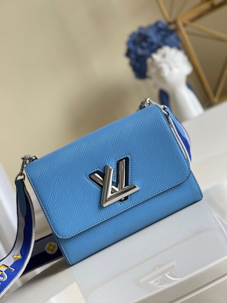 Louis Vuitton Twist MM Epi Blue For Women, WomenÃƒÂ¢Ã¢â€šÂ¬Ã¢â€žÂ¢s Handbags, Shoulder And Crossbody Bags 9.1in/23cm Louis Vuitton