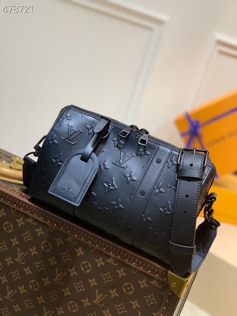 Louis Vuitton Keepall XS Monogram Seal Black For Men, Bags, Shoulder And Crossbody Bags 8.3in/21cm Louis Vuitton M57960