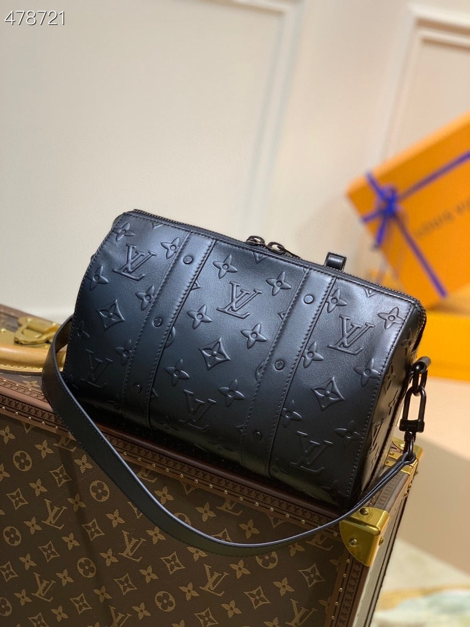 Louis Vuitton Keepall XS Monogram Seal Black For Men, Bags, Shoulder And Crossbody Bags 8.3in/21cm Louis Vuitton M57960