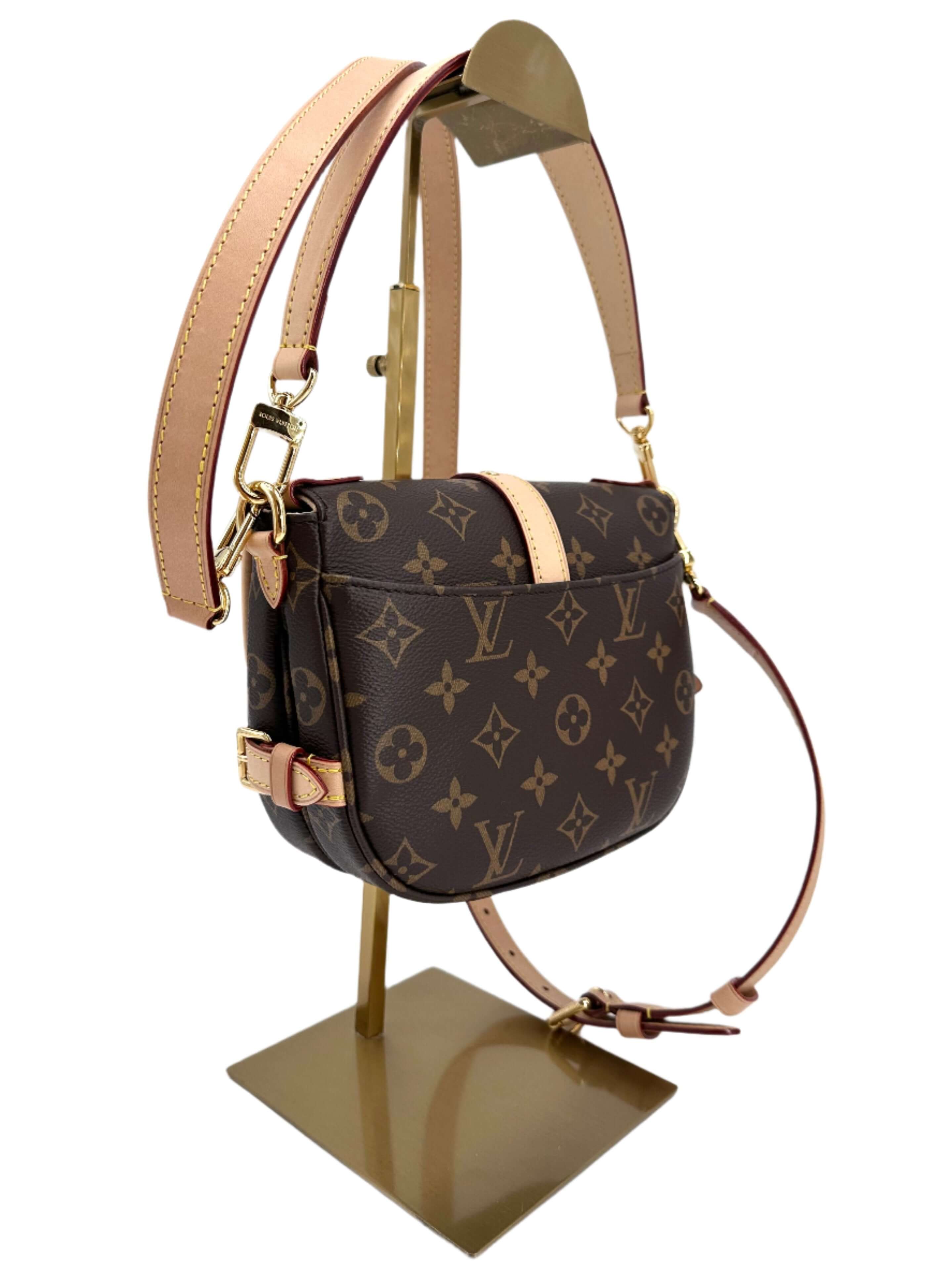 LOUIS VUITTON Monogram Saumur Burberry - Classic Crossbody in Excellent Condition