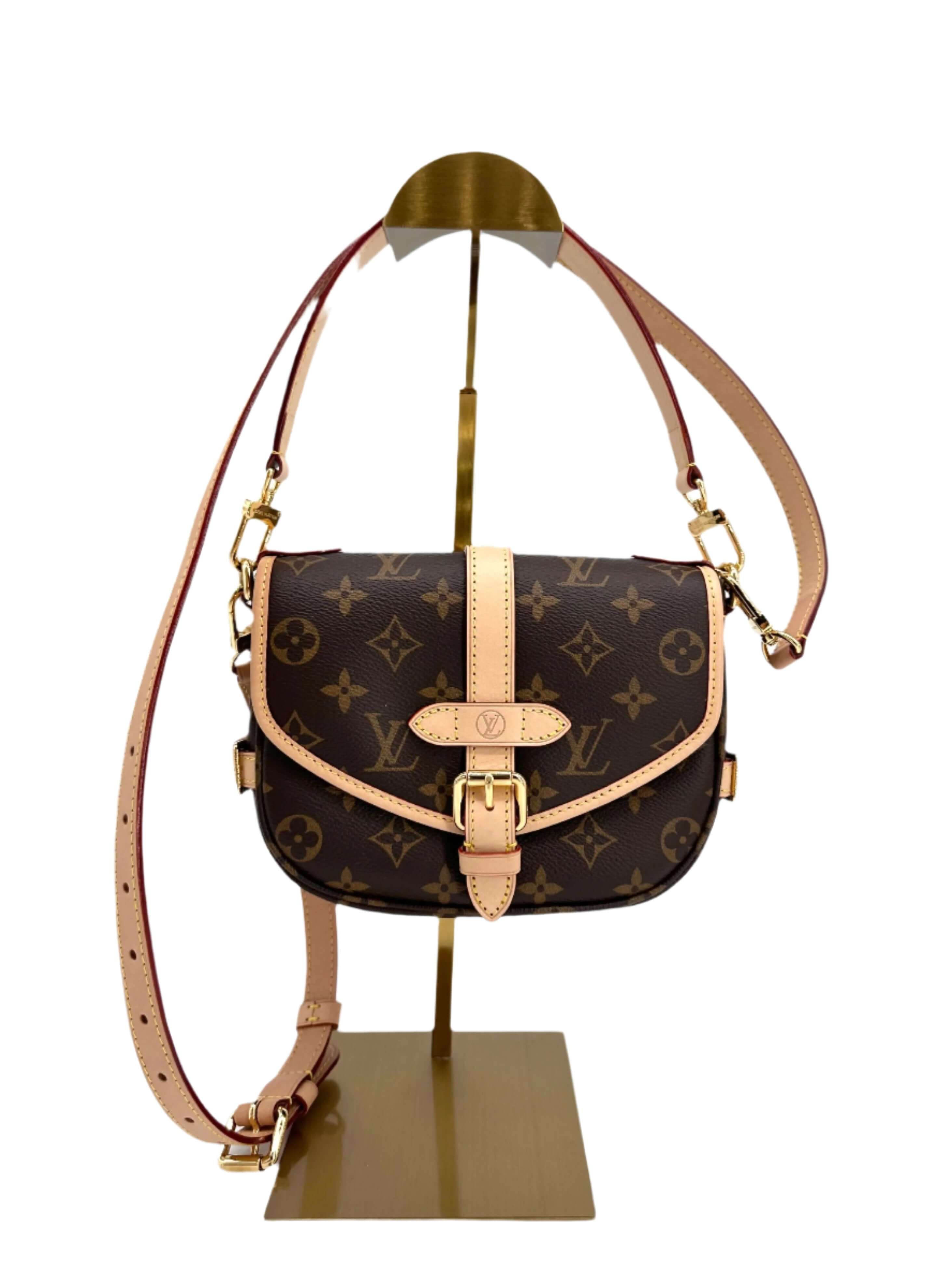 LOUIS VUITTON Monogram Saumur Burberry - Classic Crossbody in Excellent Condition