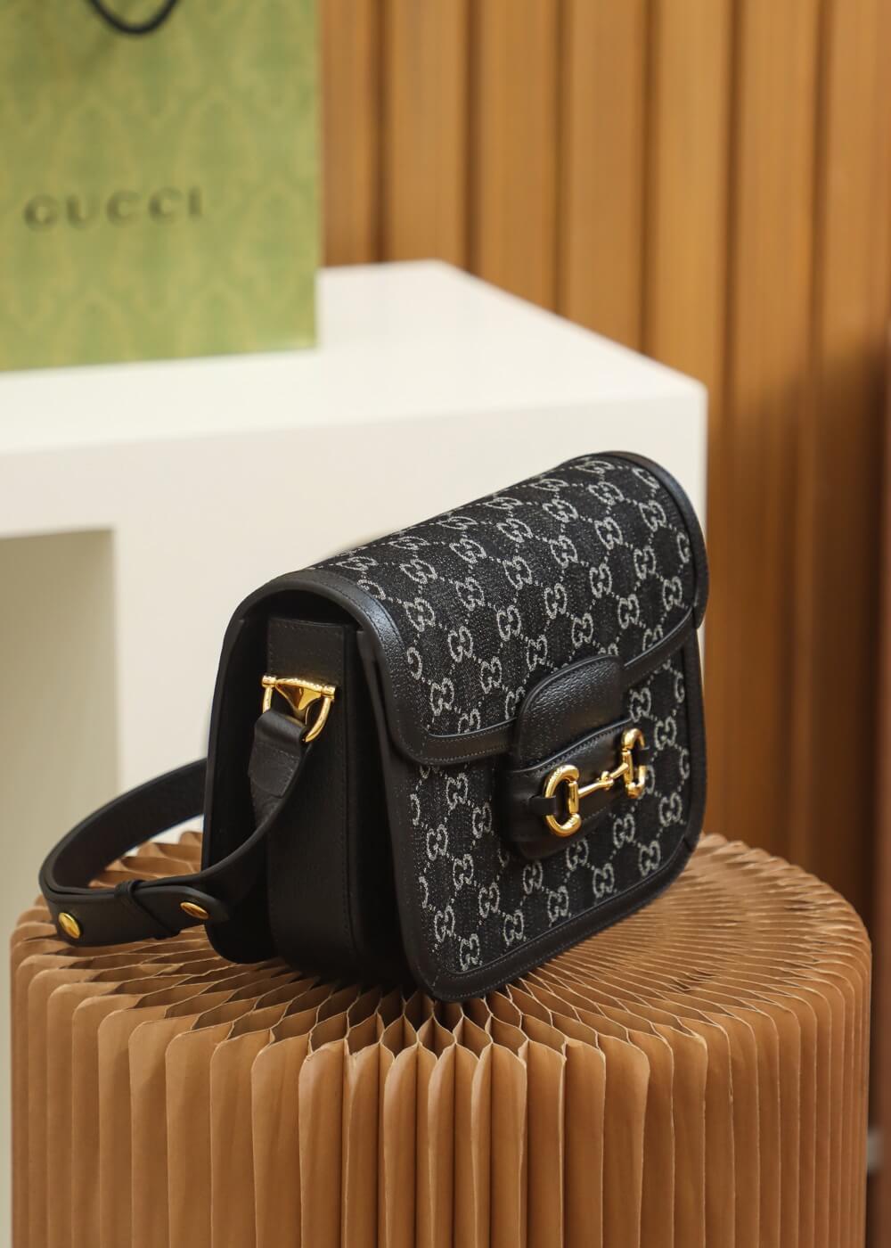 Gucci 602204 shoulder bag bag Leather black
