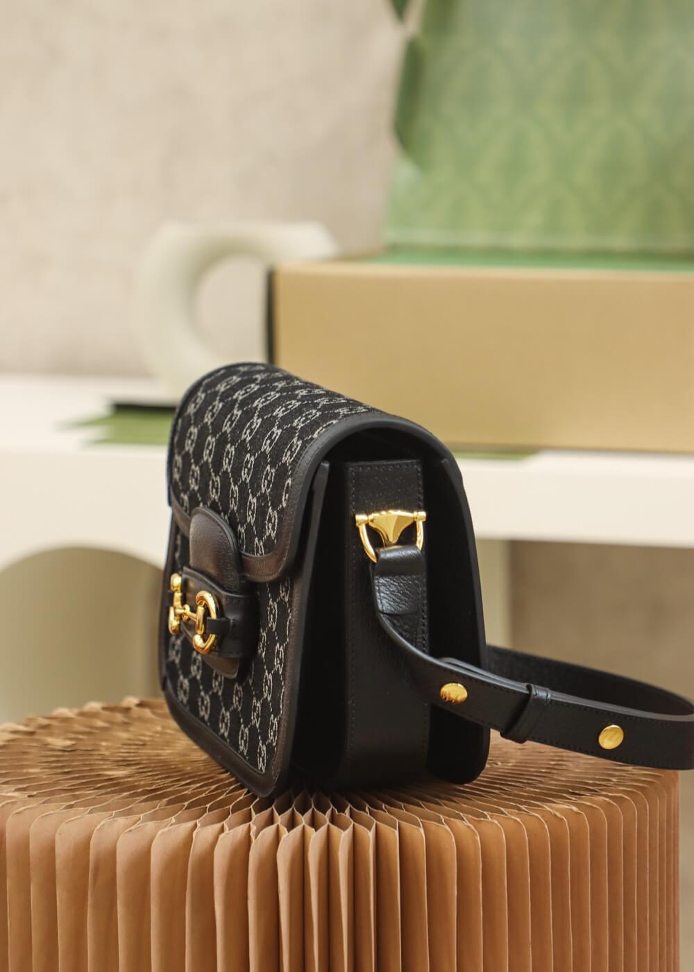 Gucci 602204 shoulder bag bag Leather black