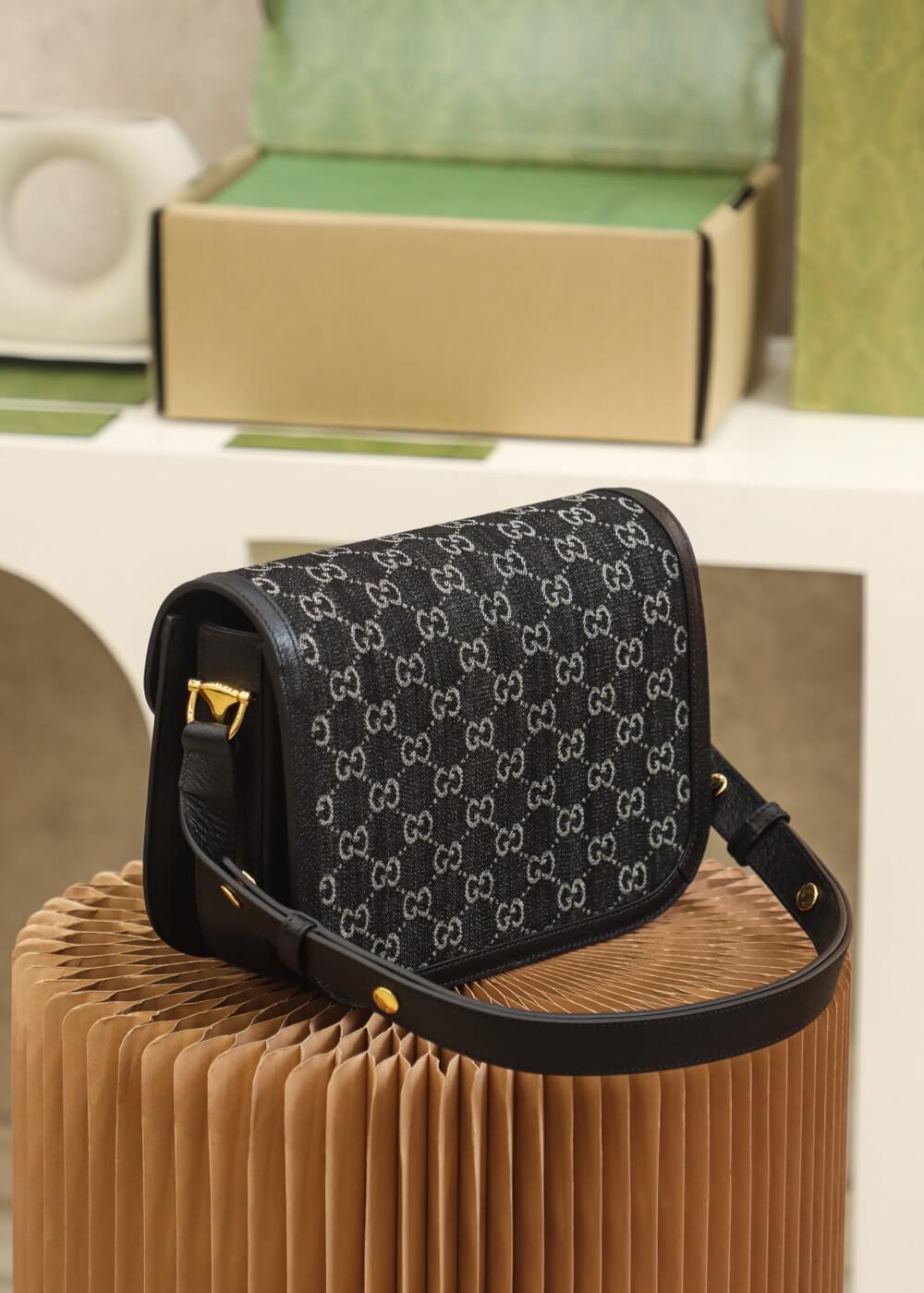 Gucci 602204 shoulder bag bag Leather black