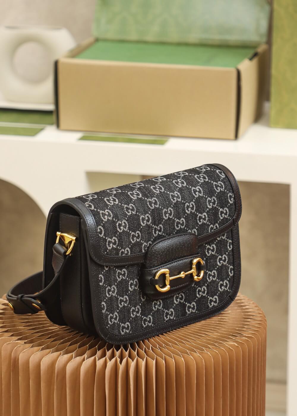 Gucci 602204 shoulder bag bag Leather black