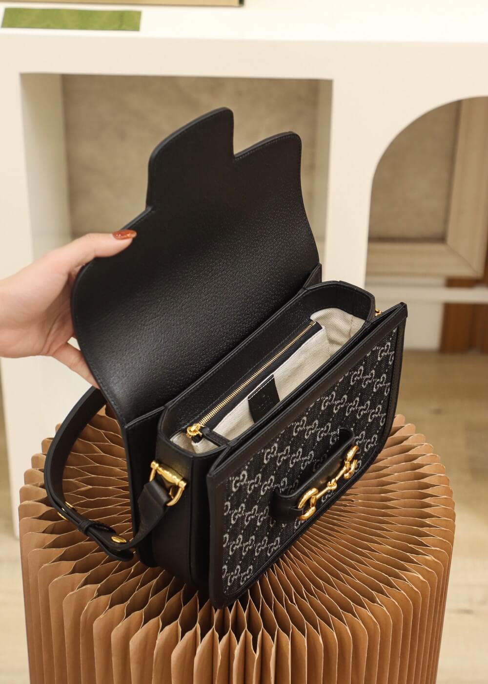 Gucci 602204 shoulder bag bag Leather black