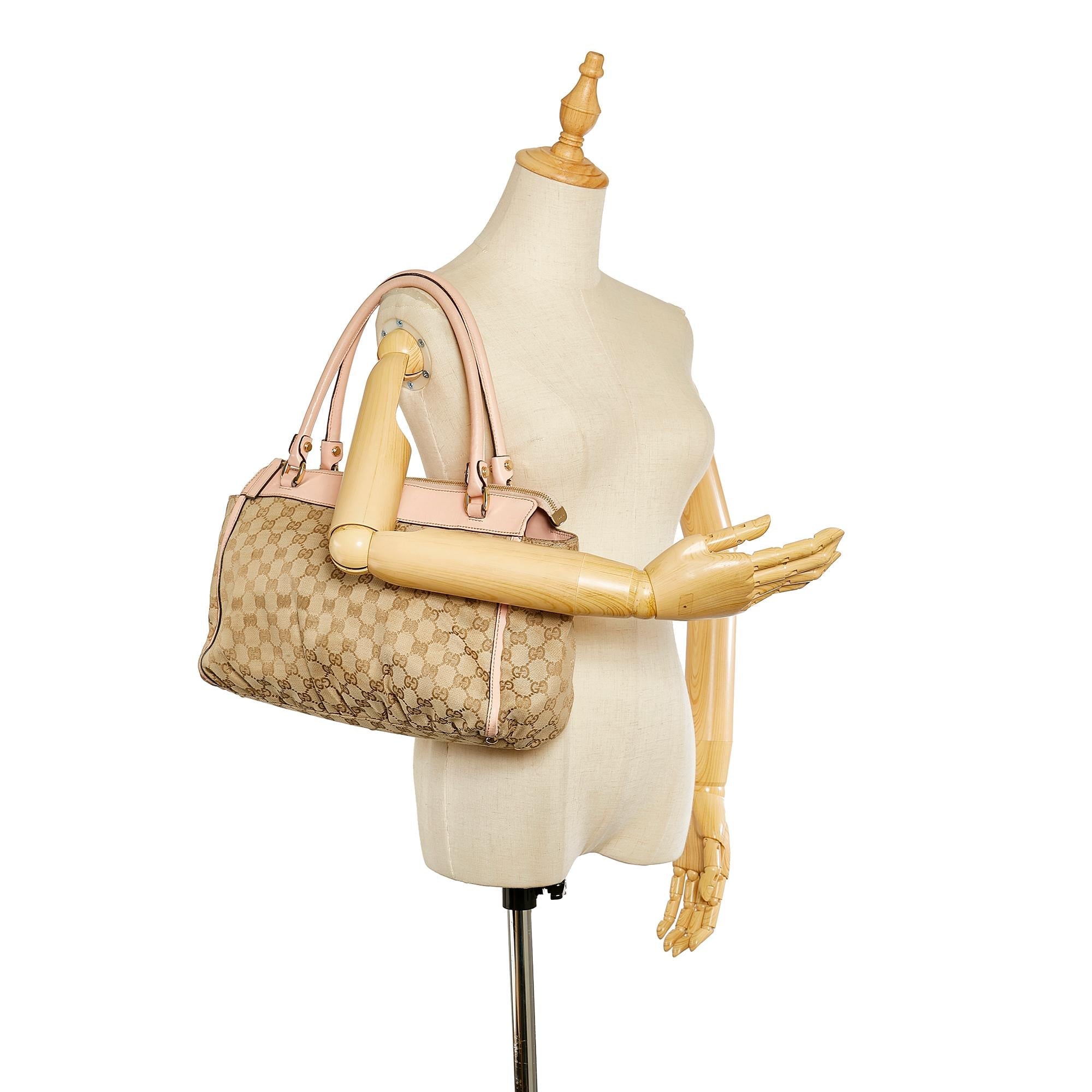 Gucci Abbey Gucci Canvas Shoulder Bag (SHG-24939)