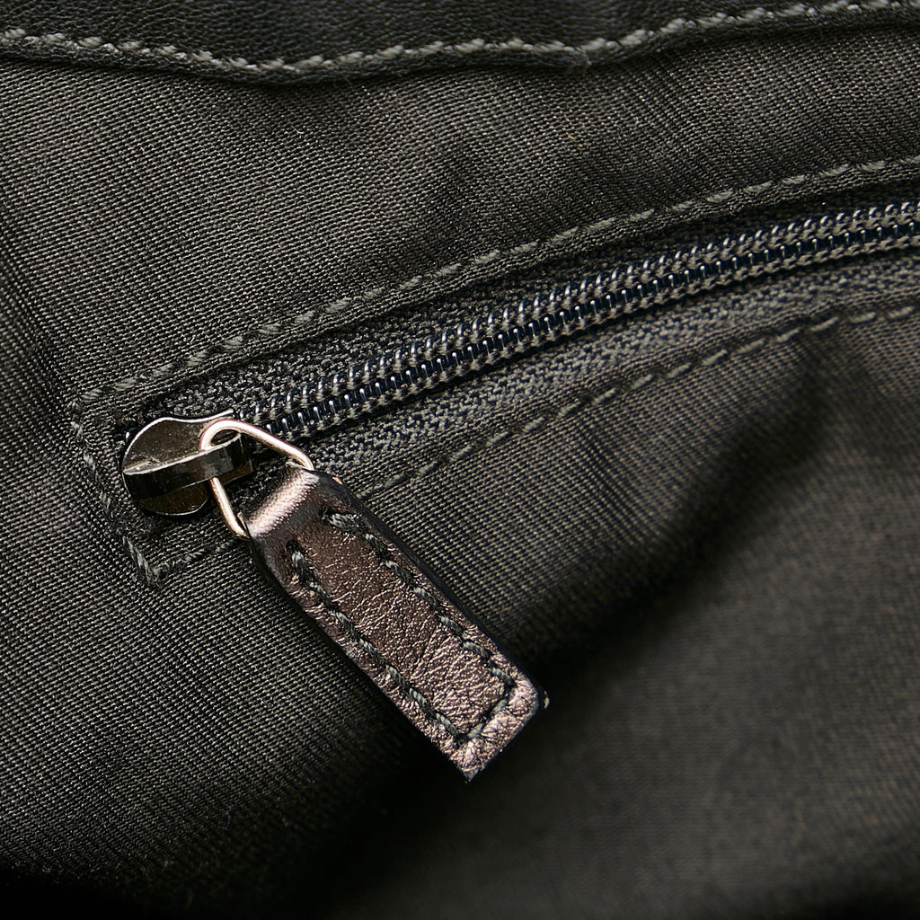 Gucci Abbey Leather Shoulder Bag (SHG-31858)