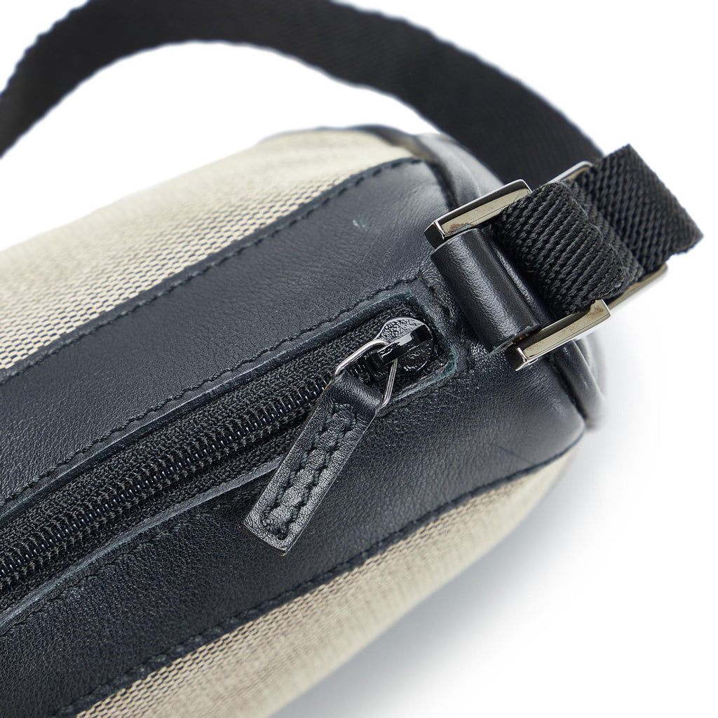 Gucci Canvas Baguette (SHG-jVeAk8)
