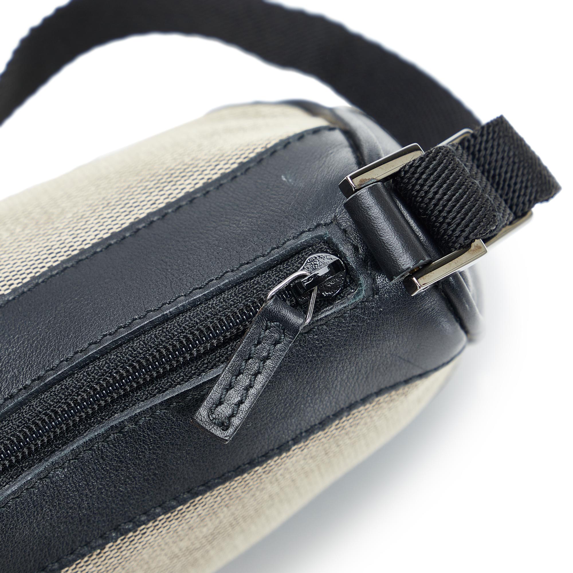 Gucci Canvas Baguette (SHG-jVeAk8)
