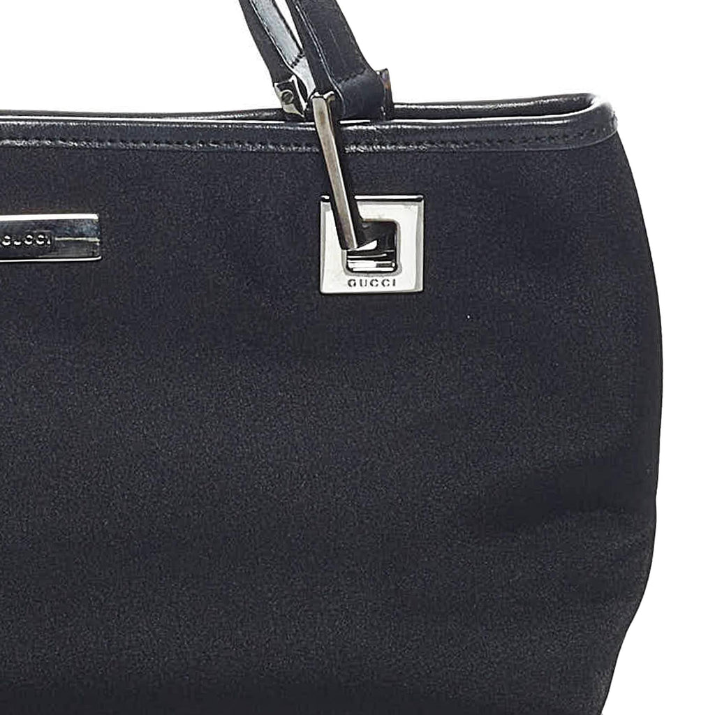 Gucci Canvas Shoulder Bag (SHG-34674)