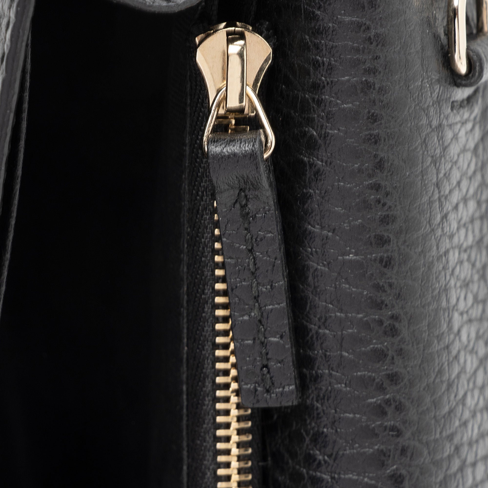 Gucci Dollar Calfskin Betty Medium Chain Wallet (SHF-2pD5un)