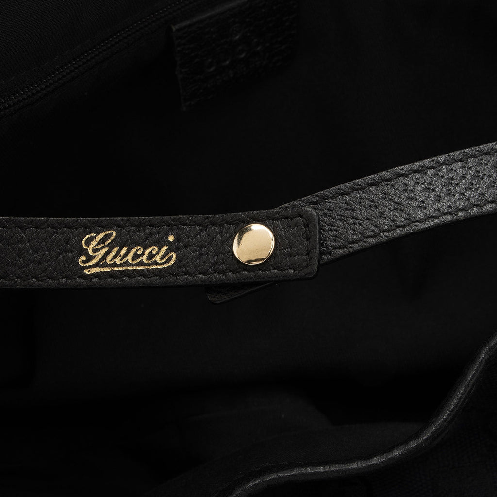 Gucci GG Canvas Abbey Medium Shoulder Bag (SHF-ZLaHNZ)