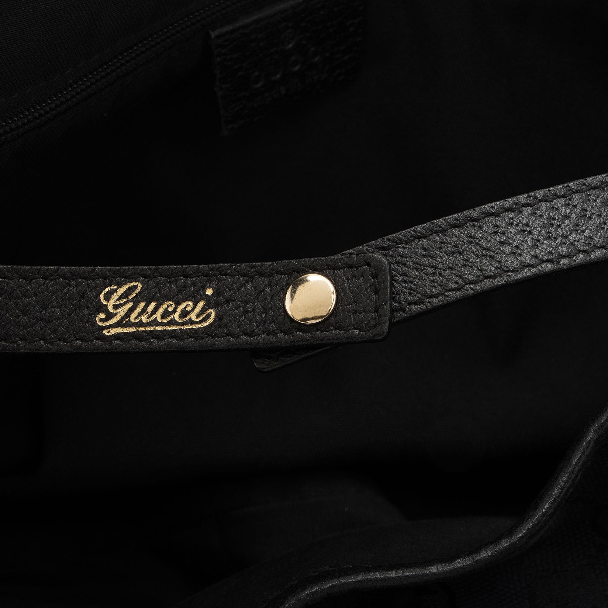 Gucci GG Canvas Abbey Medium Shoulder Bag (SHF-ZLaHNZ)