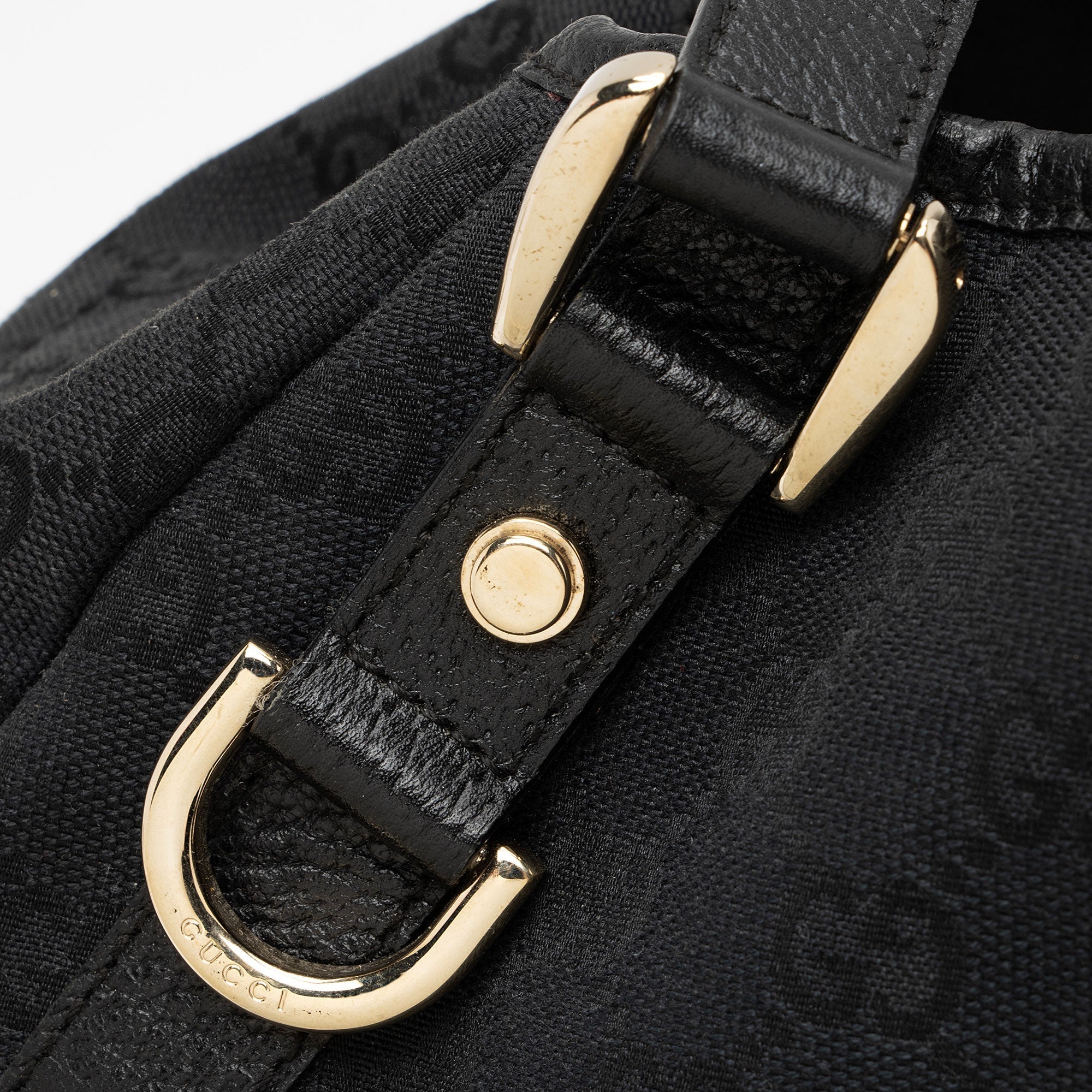 Gucci GG Canvas Abbey Medium Shoulder Bag (SHF-ZLaHNZ)