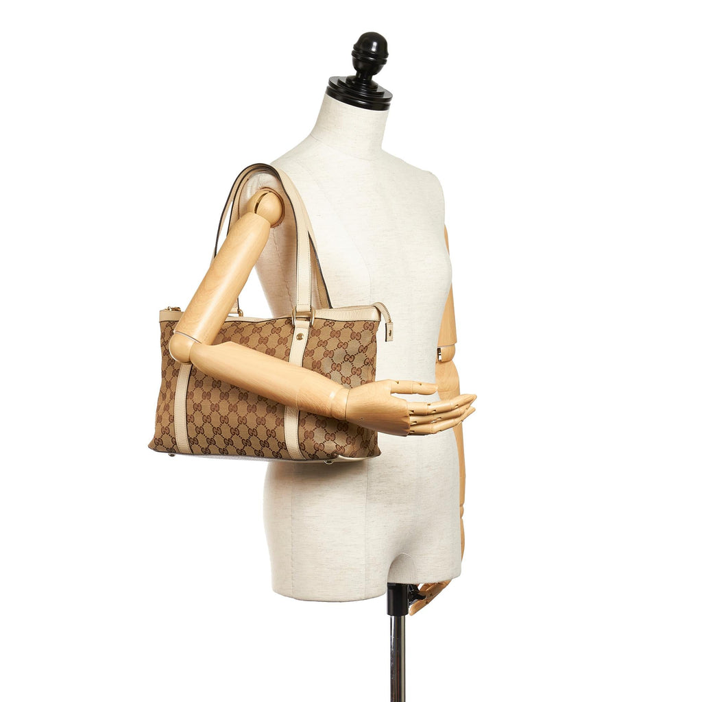 Gucci Gucci Canvas Abbey Shoulder Bag (SHG-27473)