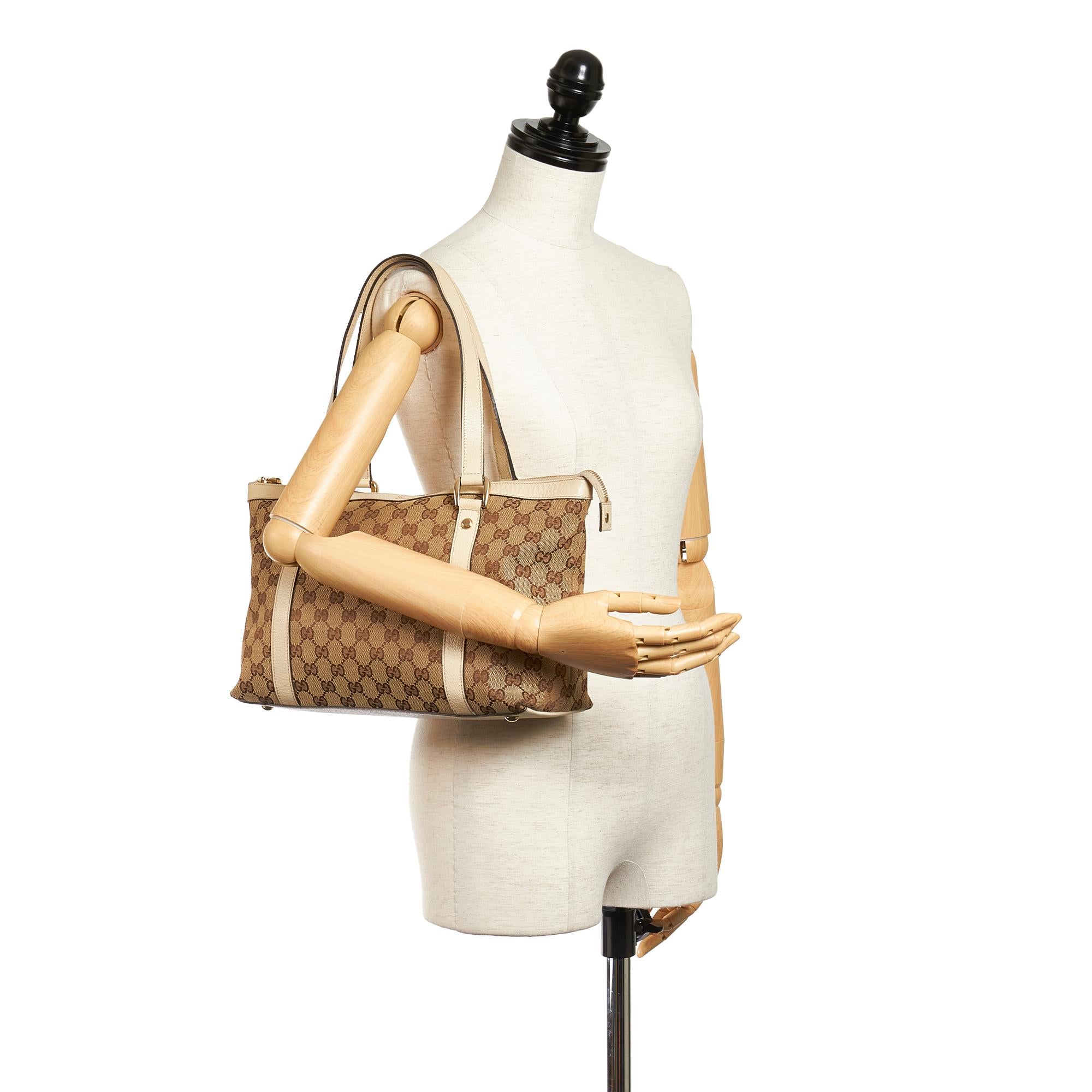 Gucci Gucci Canvas Abbey Shoulder Bag (SHG-27473)