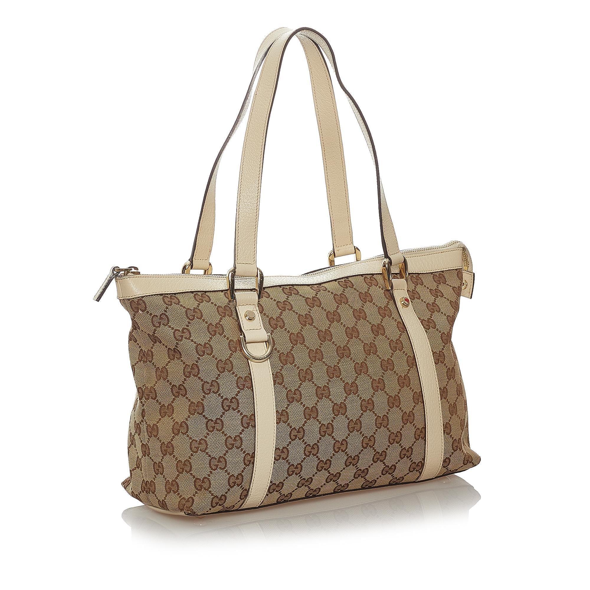 Gucci Gucci Canvas Abbey Shoulder Bag (SHG-27473)