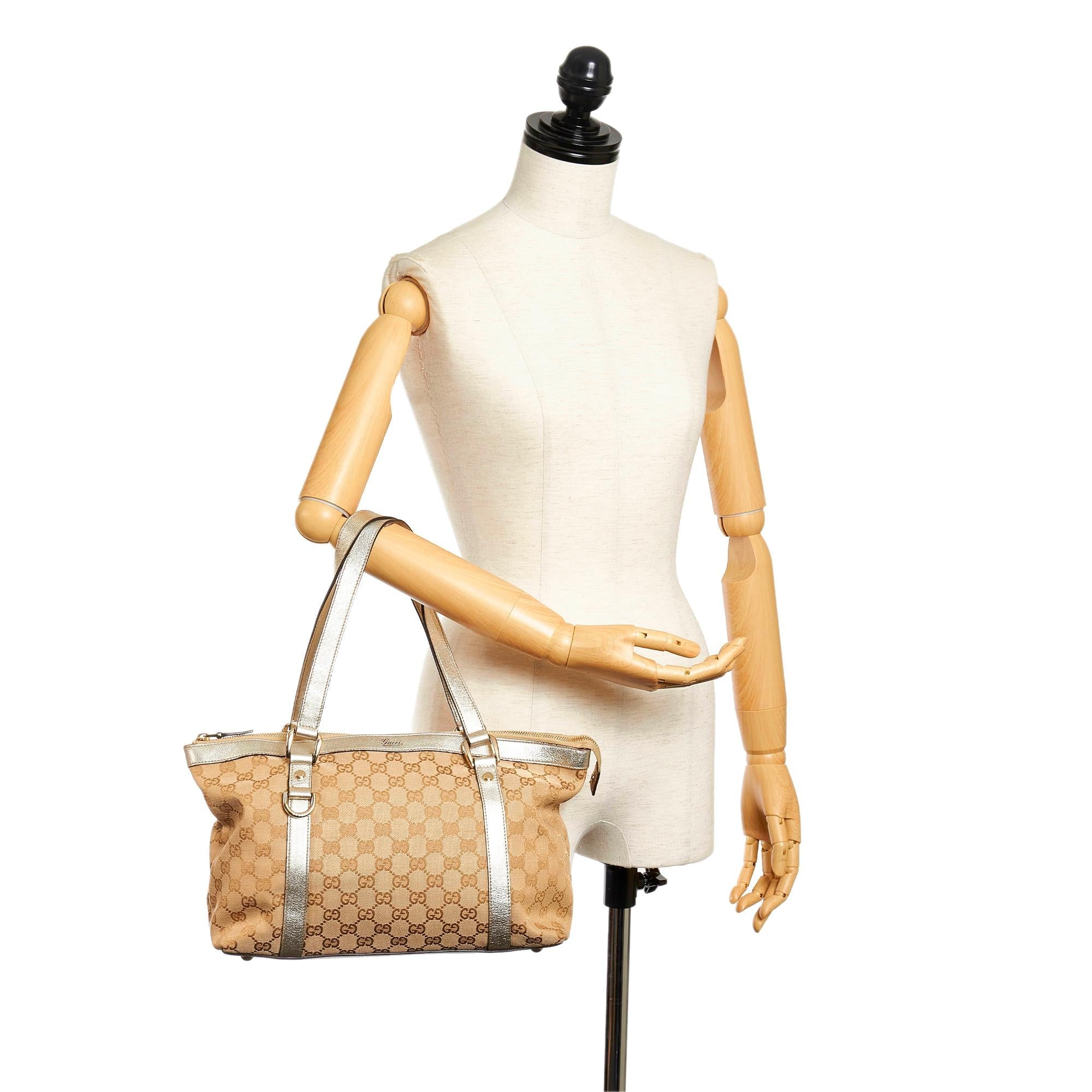 Gucci Gucci Canvas Abbey Shoulder Bag (SHG-32572)