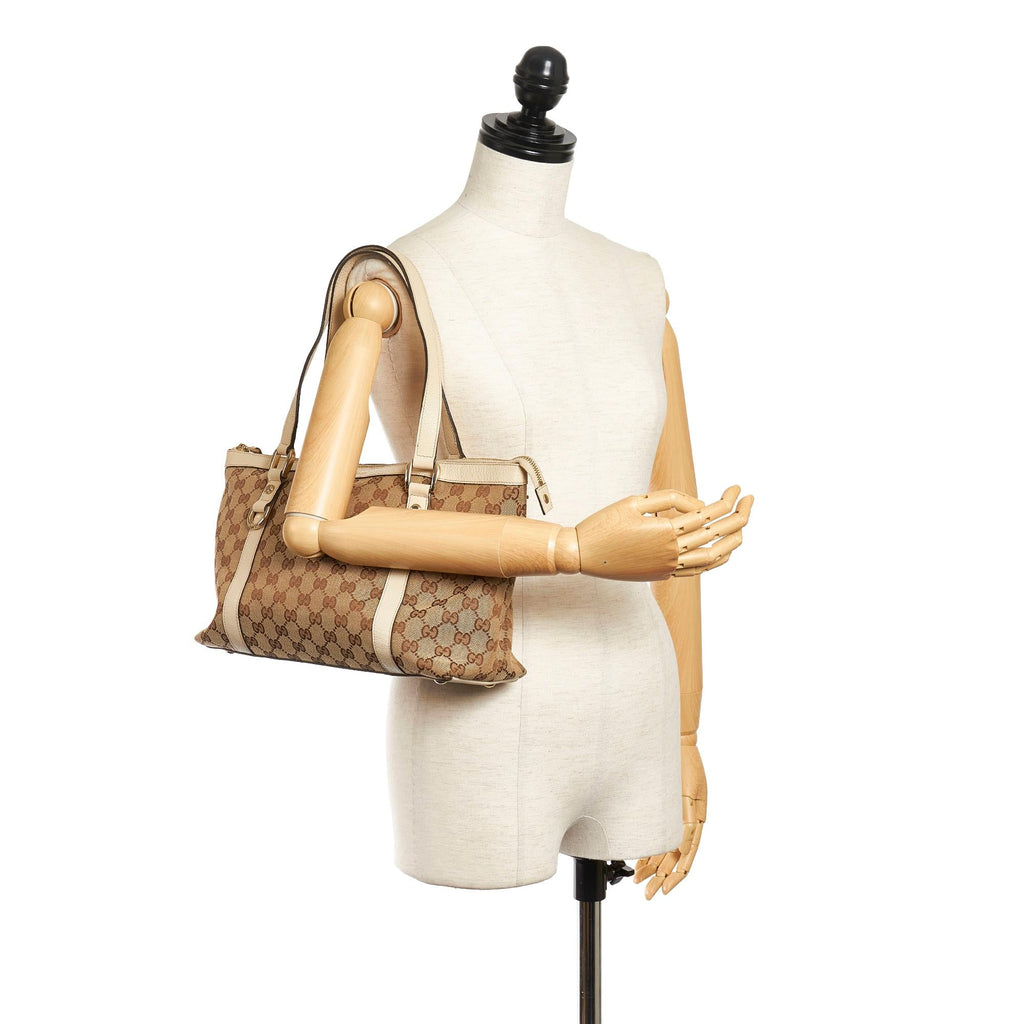 Gucci Gucci Canvas Abbey Shoulder Bag (SHG-32783)
