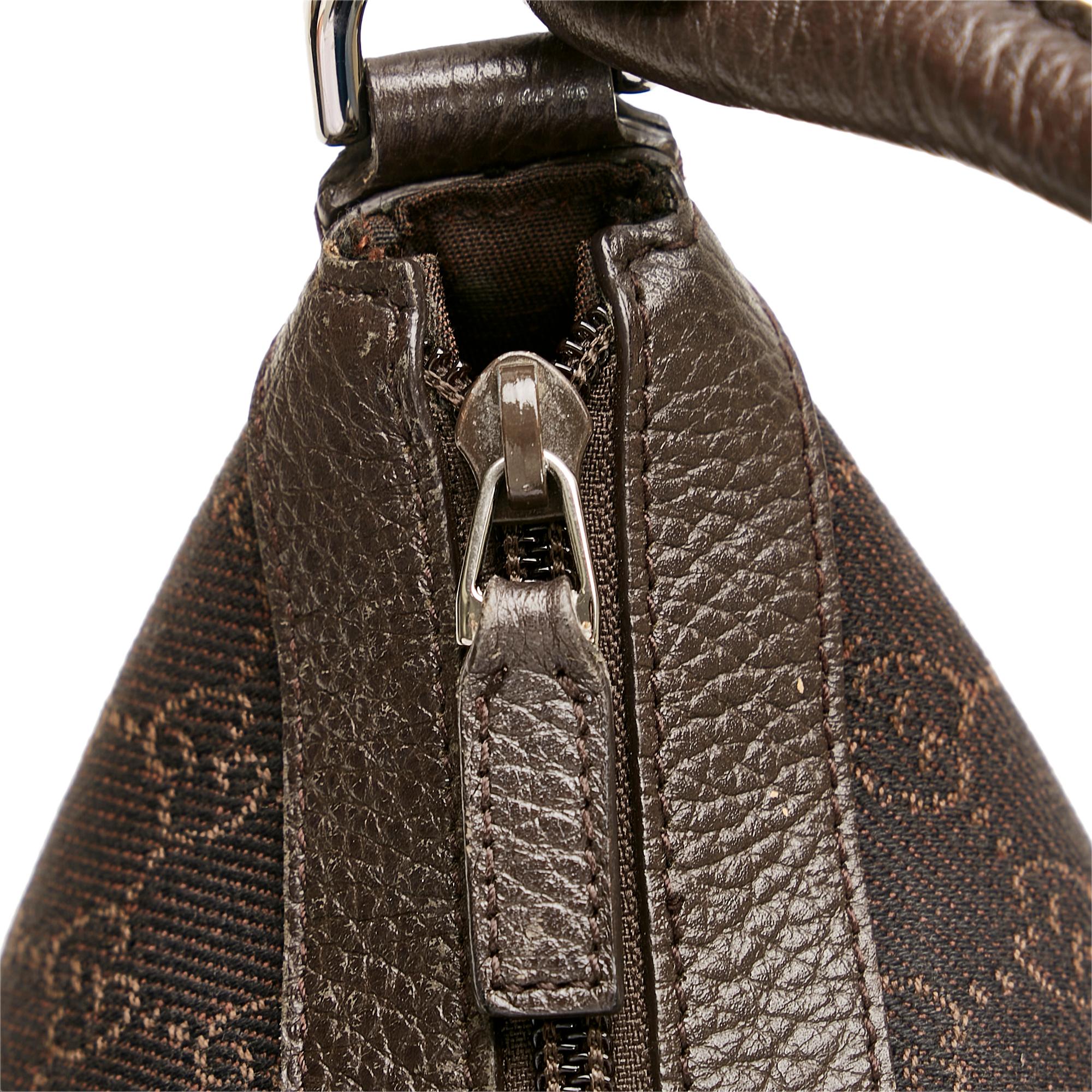 Gucci GG Canvas Abbey Shoulder Bag (SHG-KQKkLI)