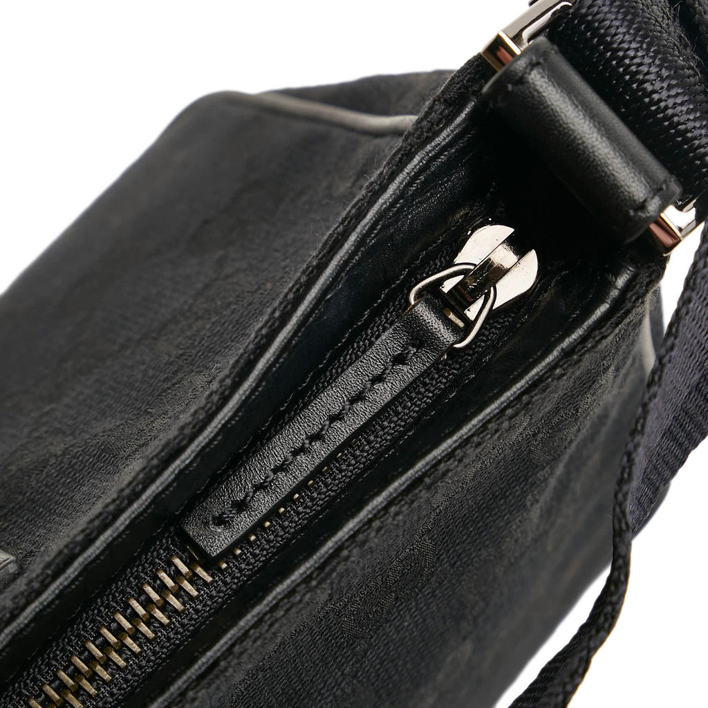 Gucci Gucci Canvas Baguette (SHG-34237)