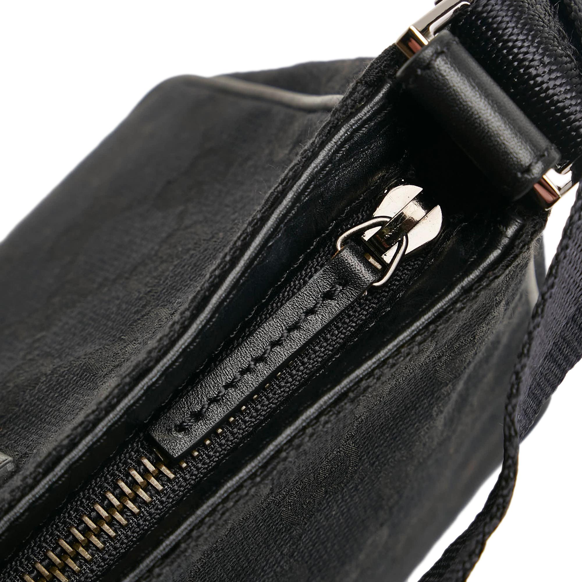 Gucci Gucci Canvas Baguette (SHG-34237)