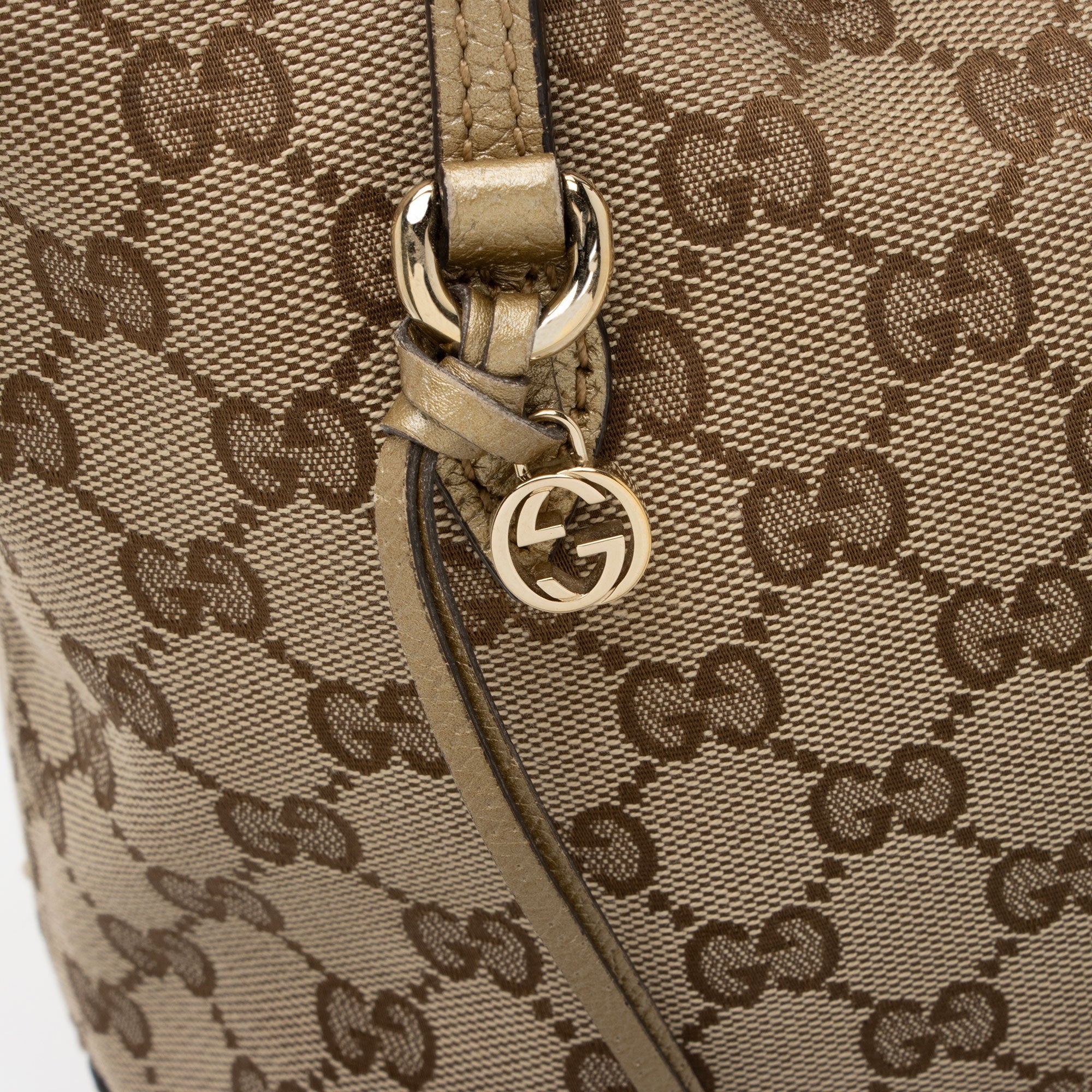 Gucci GG Canvas Bree Tote (SHF-9TFhBr)