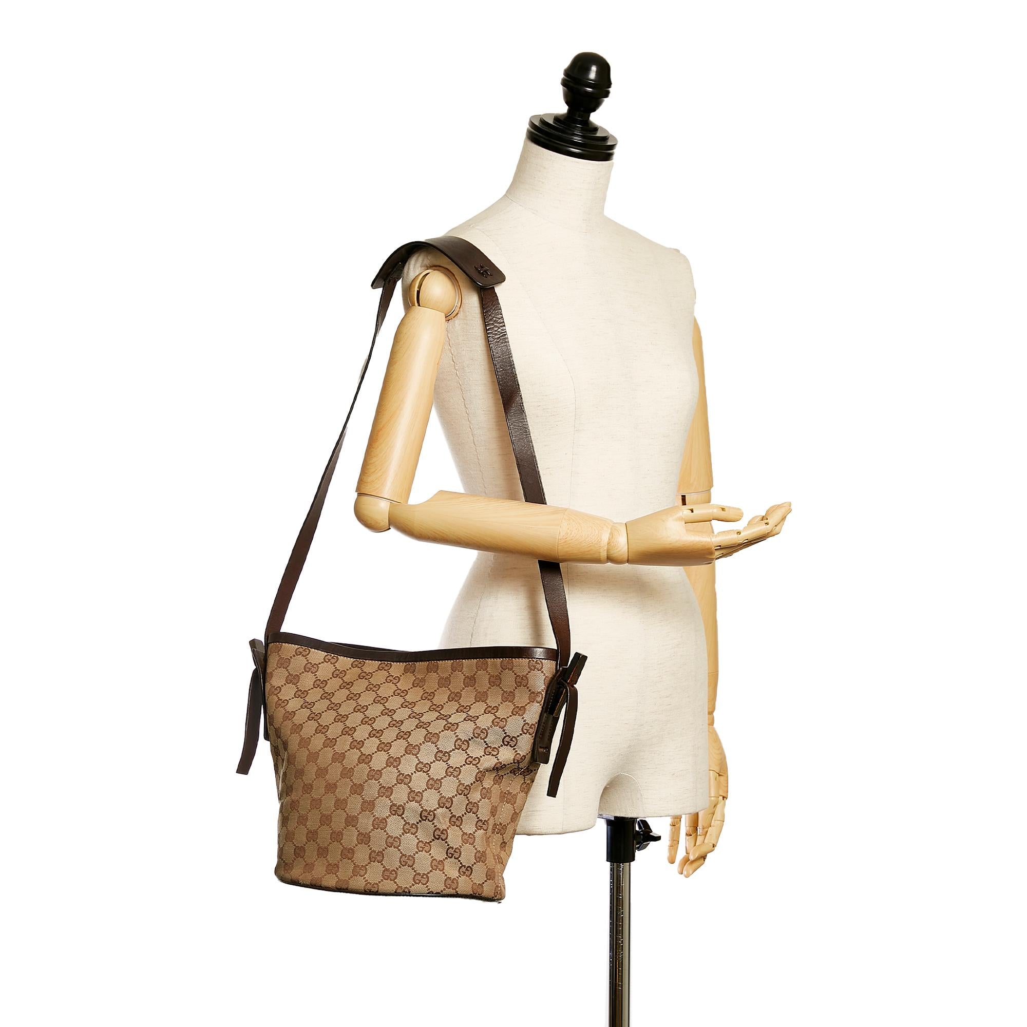 Gucci Gucci Canvas Bucket Bag (SHG-32842)