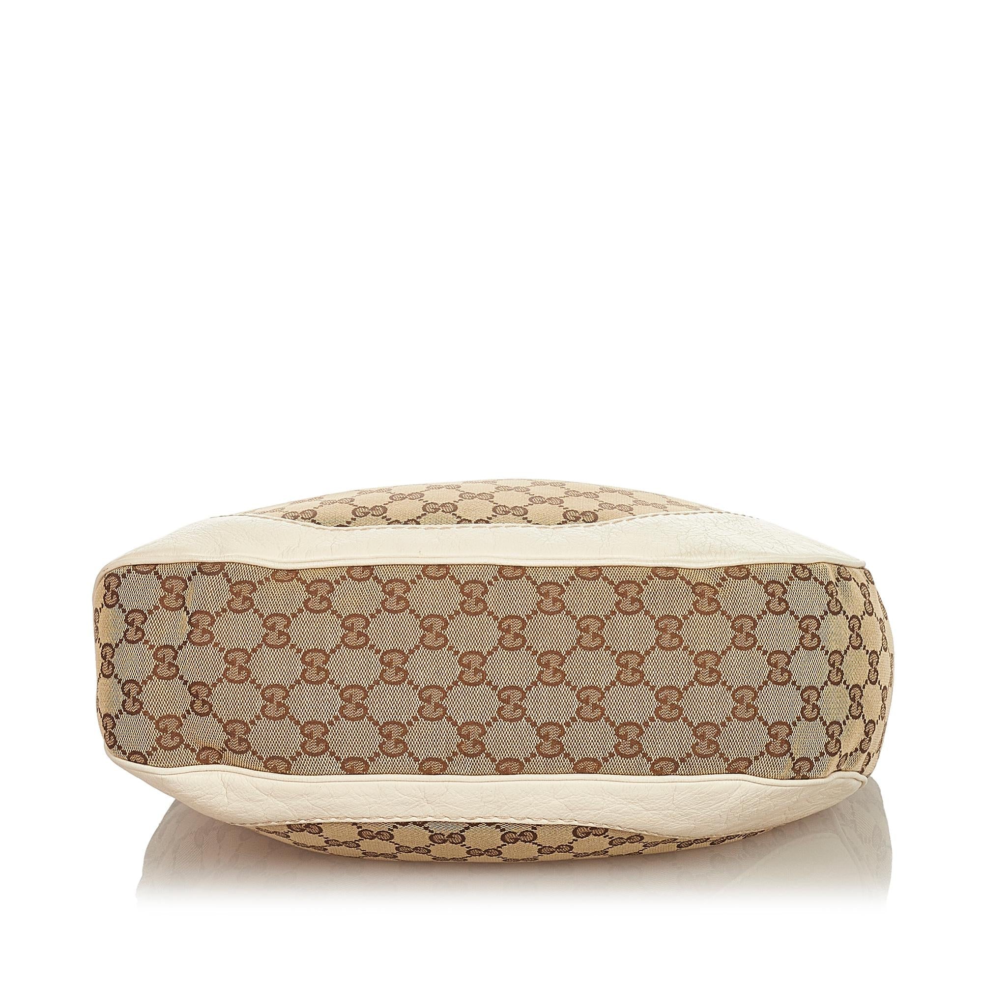 Gucci Gucci Canvas Charlotte Shoulder Bag (SHG-26341)