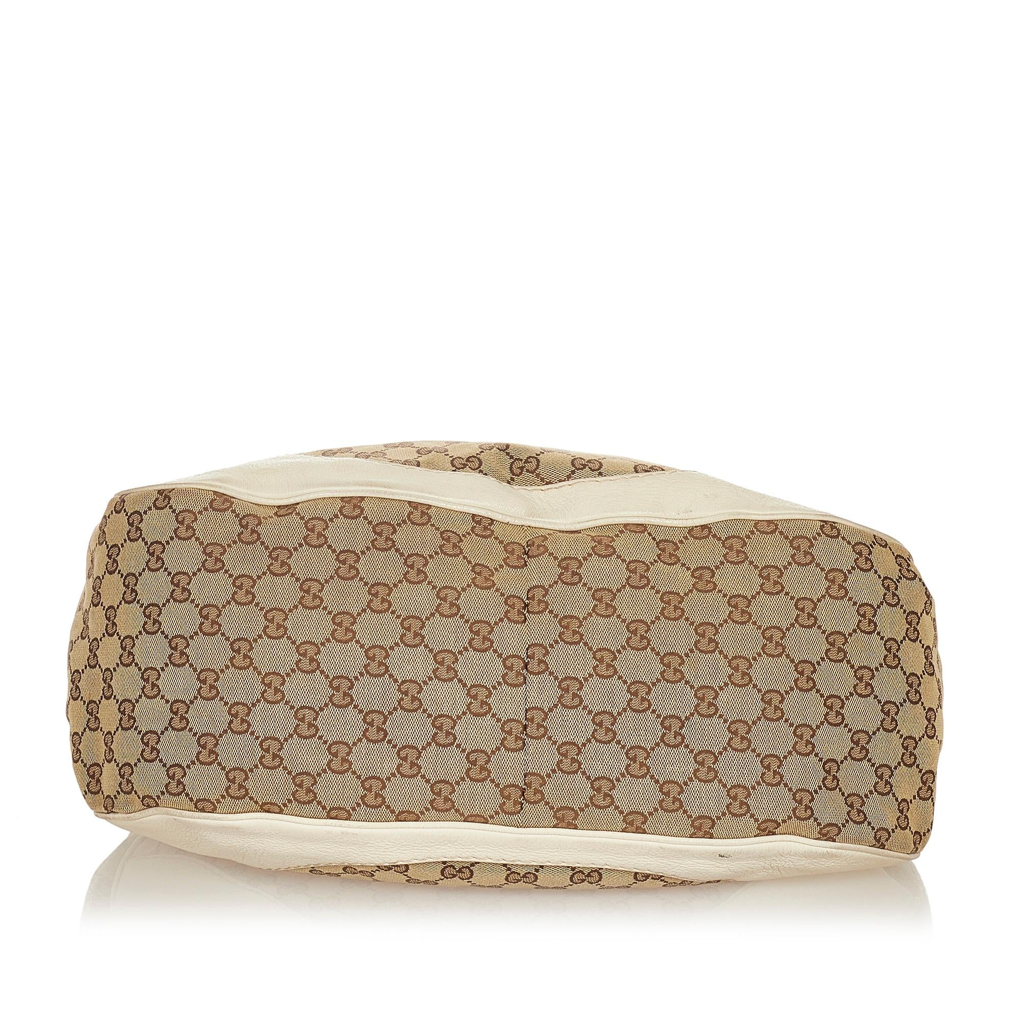 Gucci Gucci Canvas Charlotte Shoulder Bag (SHG-26944)