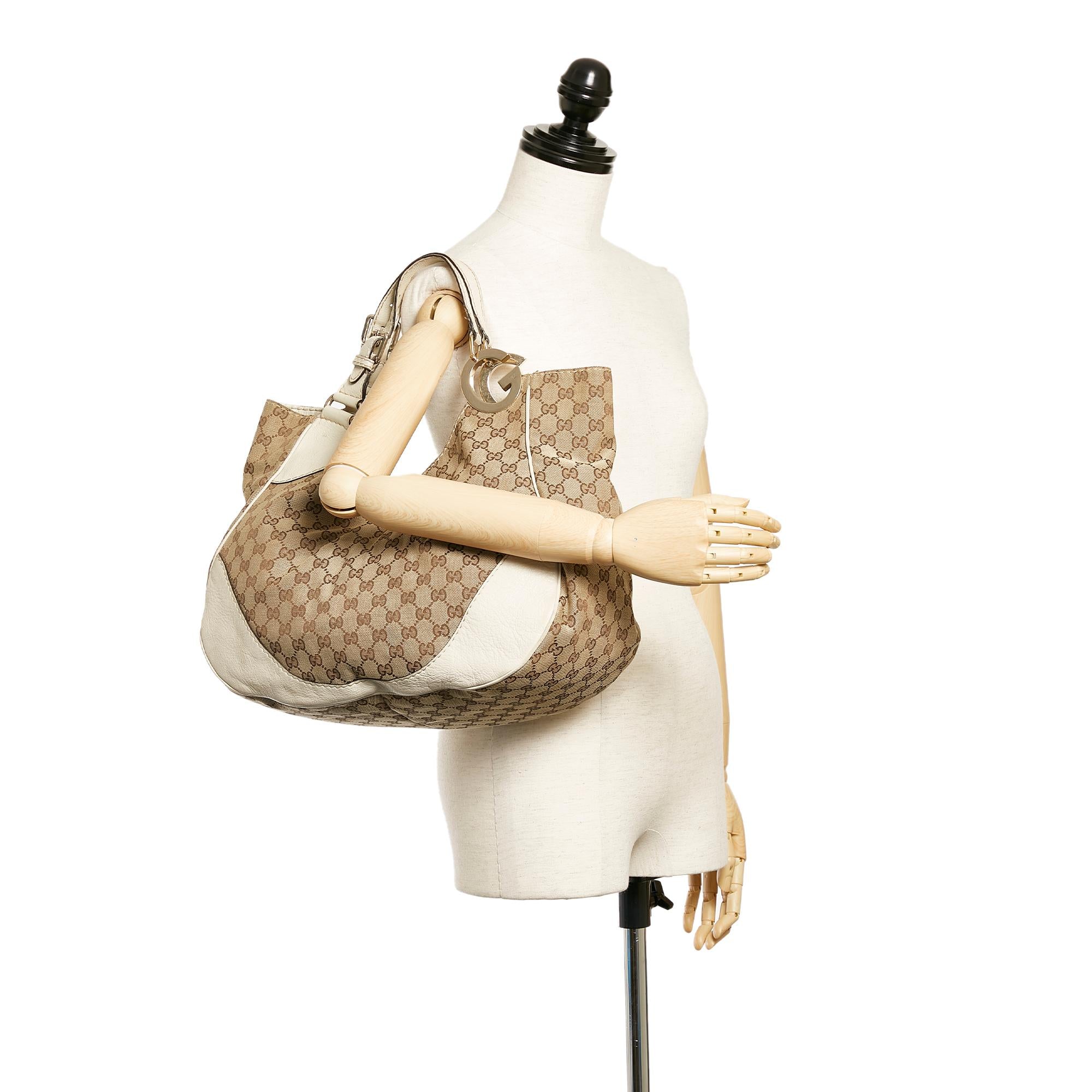 Gucci Gucci Canvas Charlotte Shoulder Bag (SHG-26944)