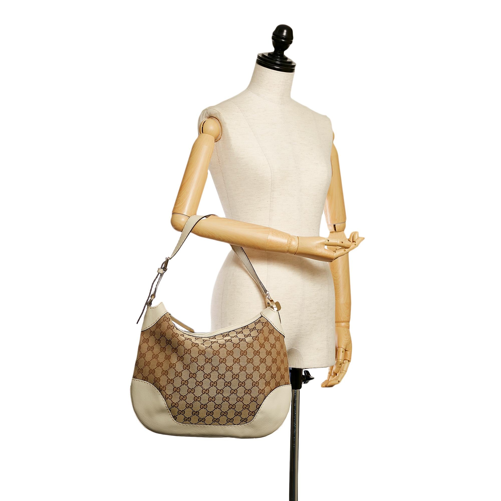 Gucci Gucci Canvas Charlotte Shoulder Bag (SHG-32682)