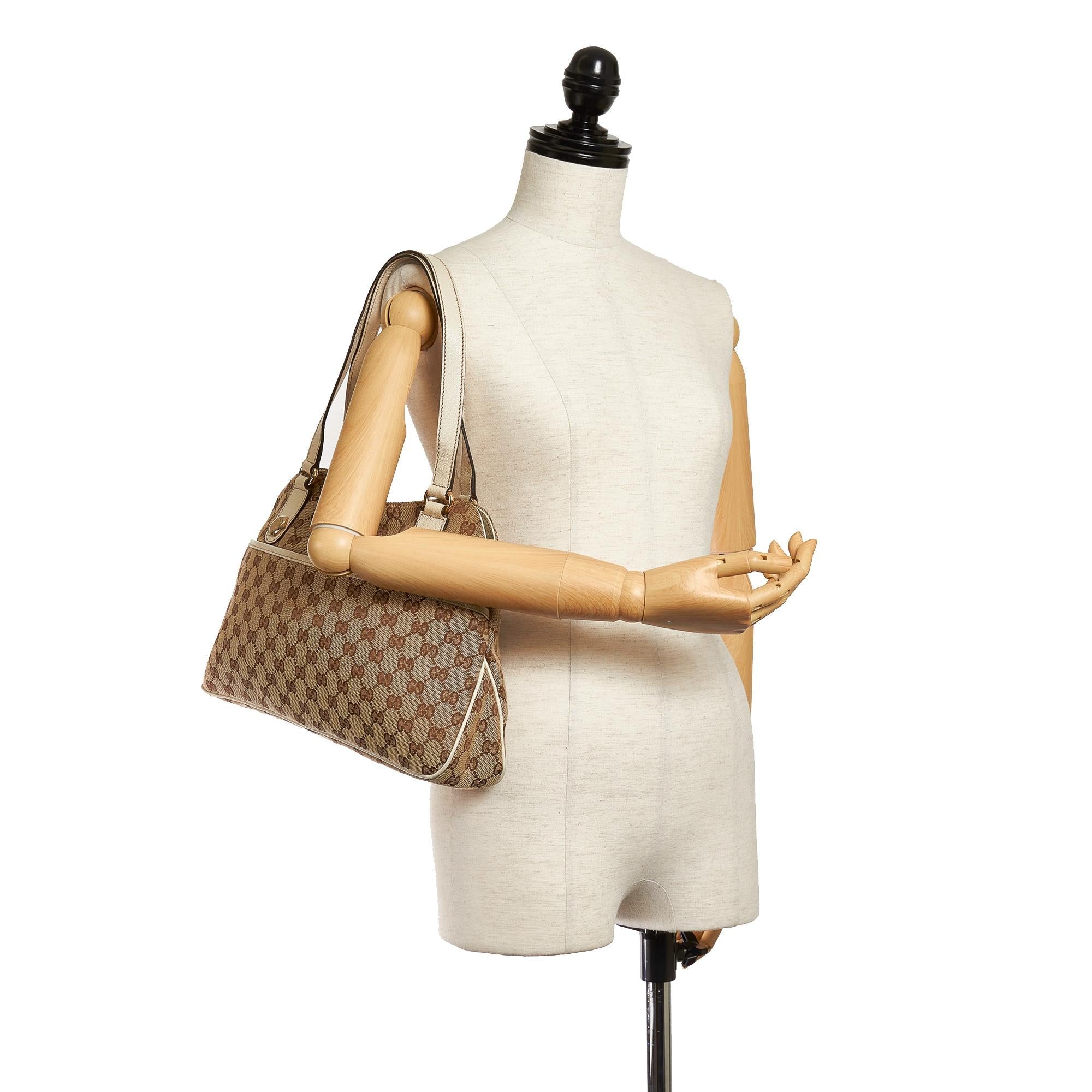 Gucci Gucci Canvas Charmy Shoulder Bag (SHG-28979)