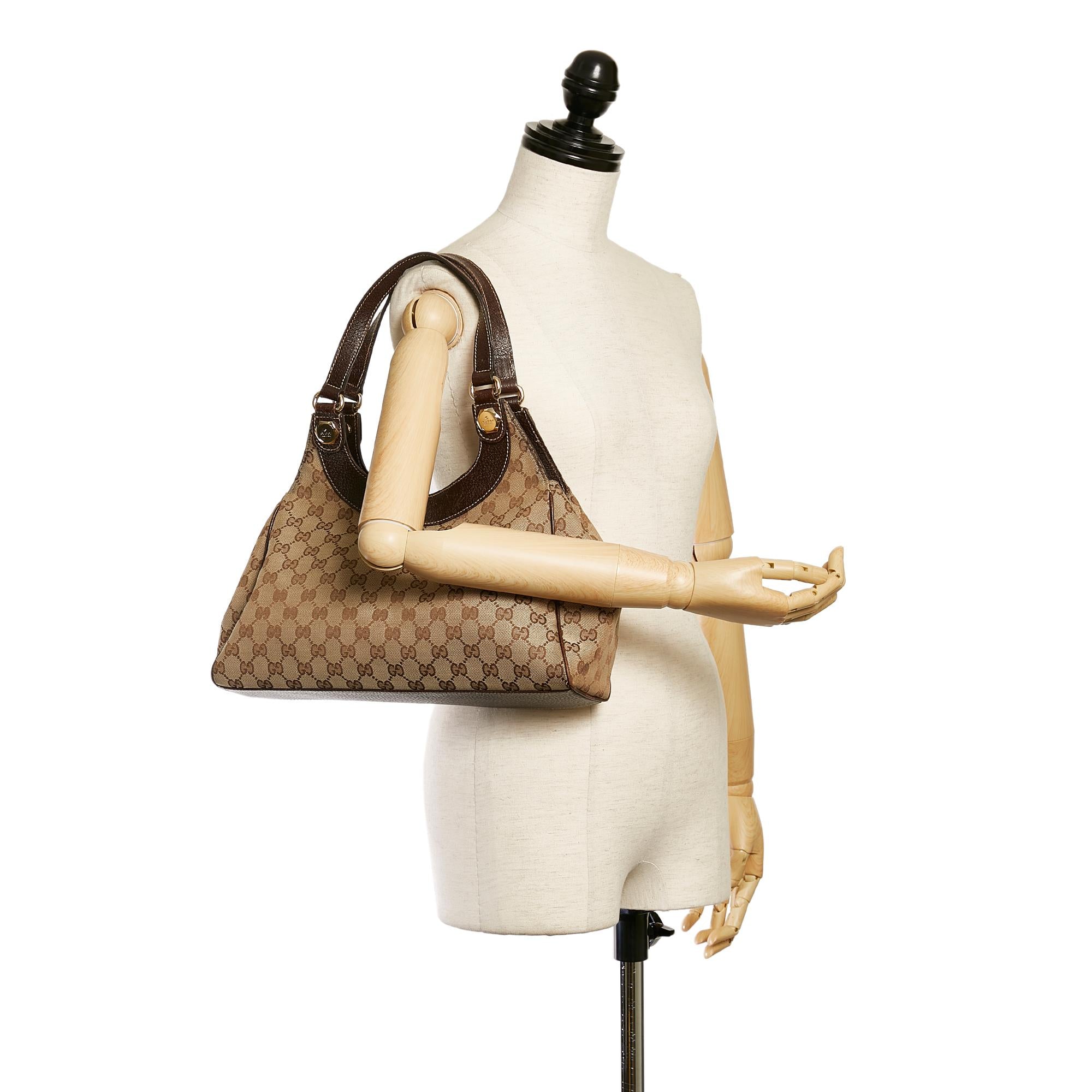 Gucci Gucci Canvas Charmy Shoulder Bag (SHG-32957)