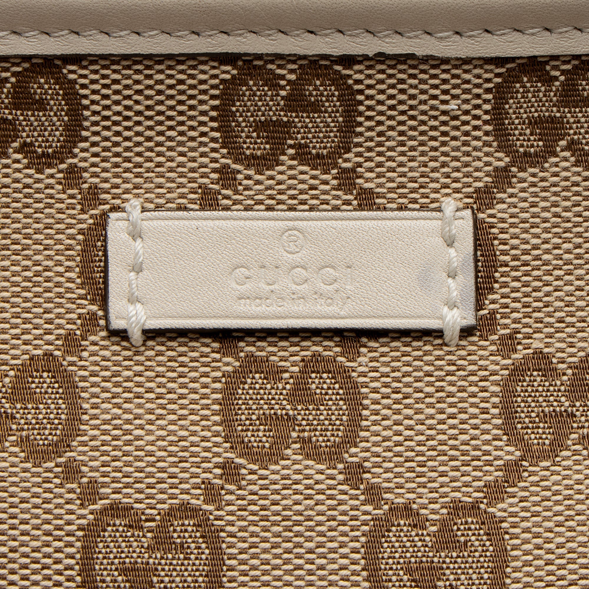 Gucci GG Canvas Classic Flat Medium Messenger
