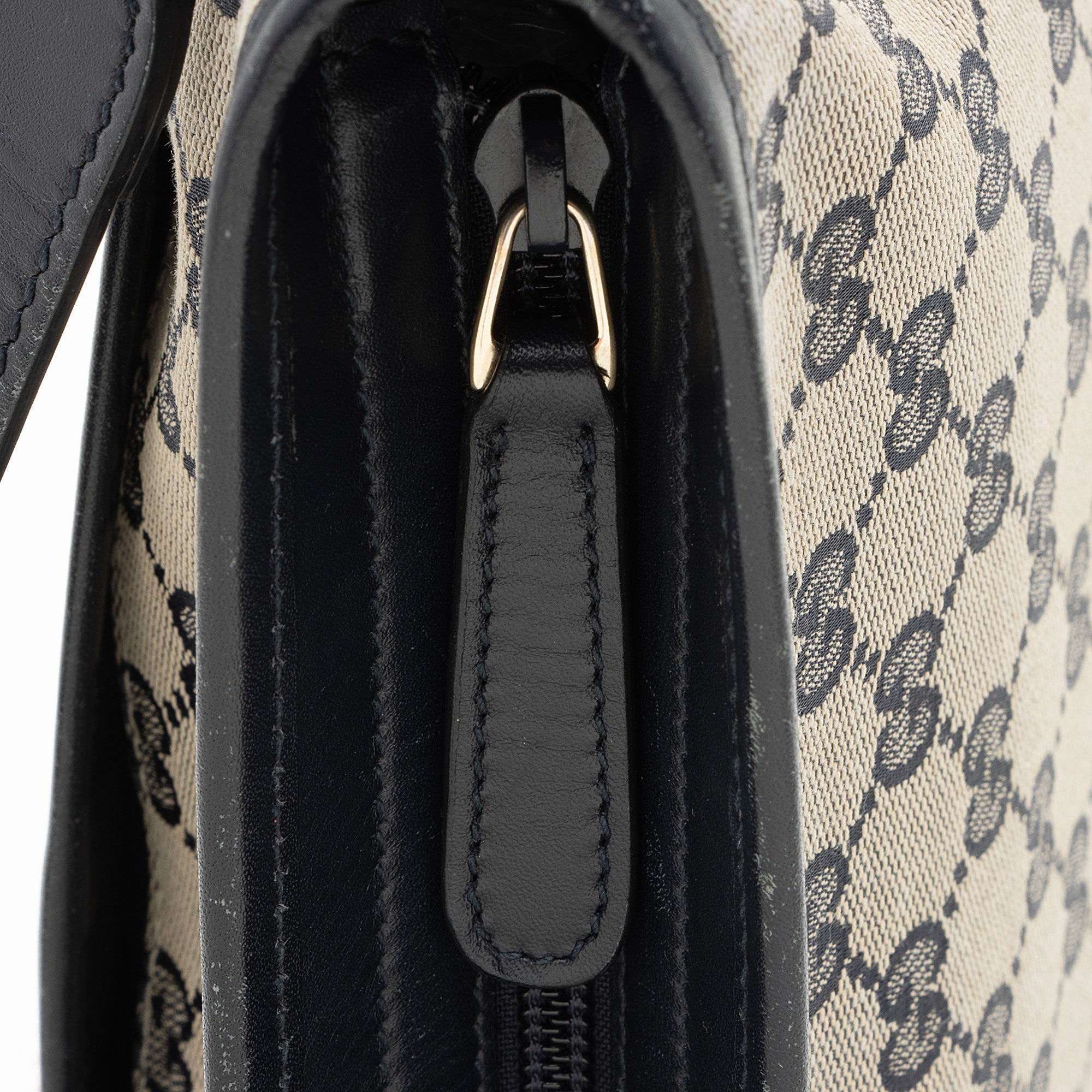Gucci GG Canvas Classic Web Messenger