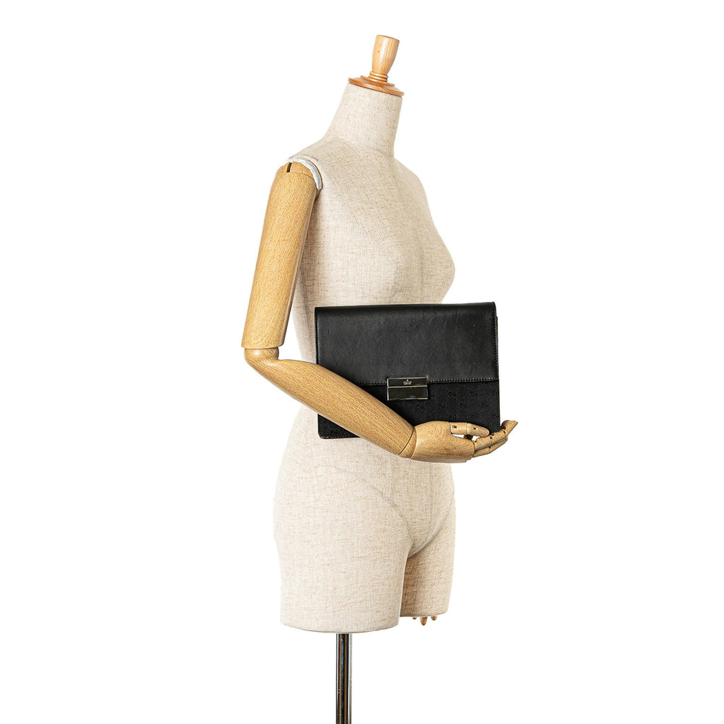 Gucci GG Canvas Clutch (SHG-tJGBgu)