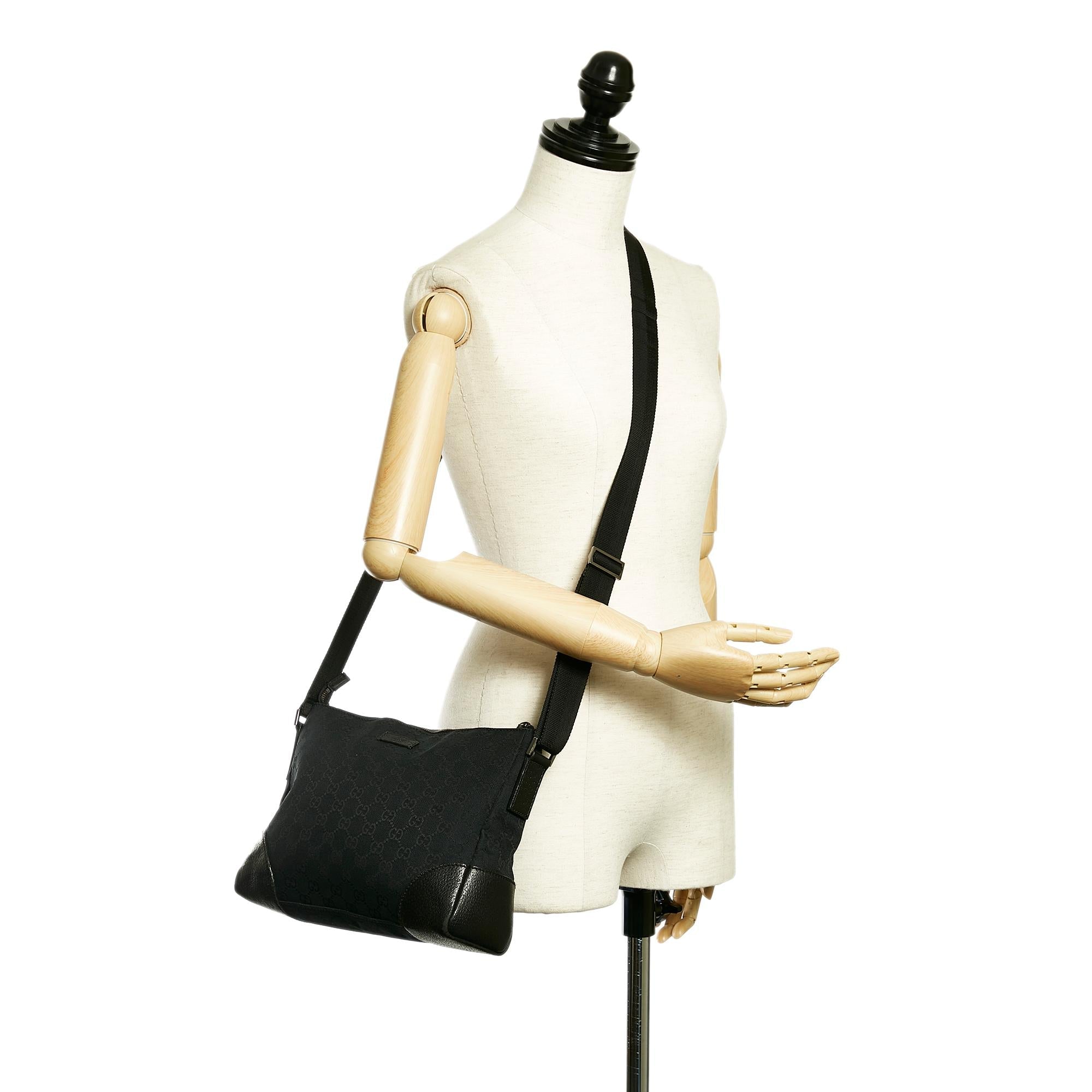 Gucci Gucci Canvas Crossbody Bag (SHG-31768)