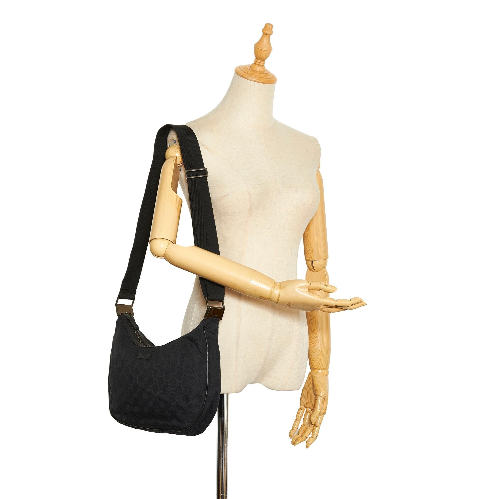 Gucci GG Canvas Crossbody Bag (SHG-Y22gvT)