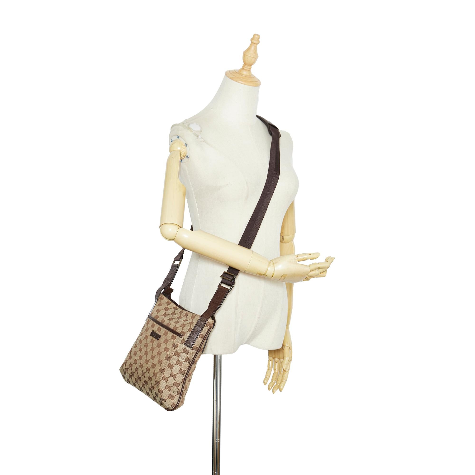 Gucci GG Canvas Crossbody Bag (SHG-AAZBQc)
