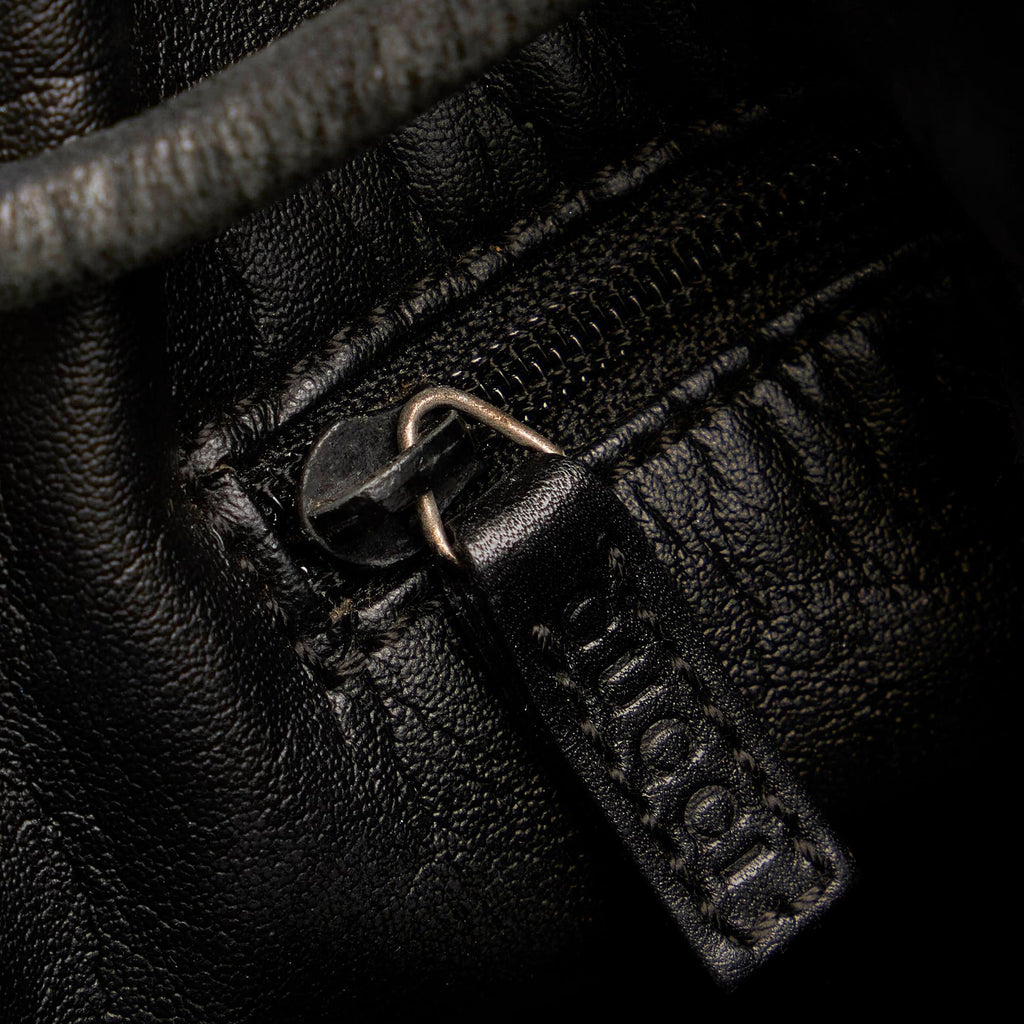 Gucci Gucci Canvas Drawstring Shoulder Bag (SHG-32073)